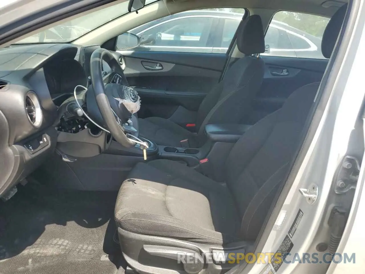 7 Photograph of a damaged car 3KPF24ADXME319495 KIA FORTE 2021