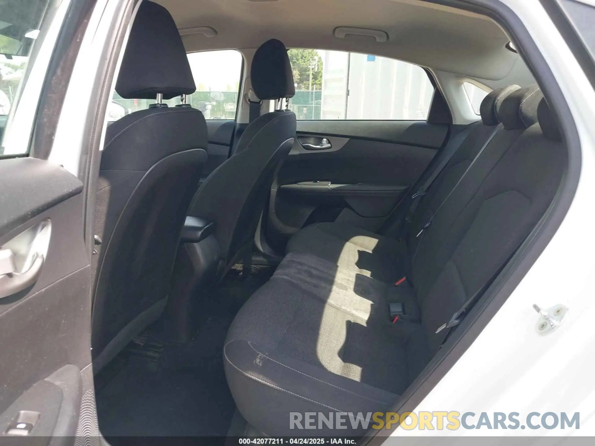 8 Фотография поврежденного автомобиля 3KPF24ADXME385870 KIA FORTE 2021