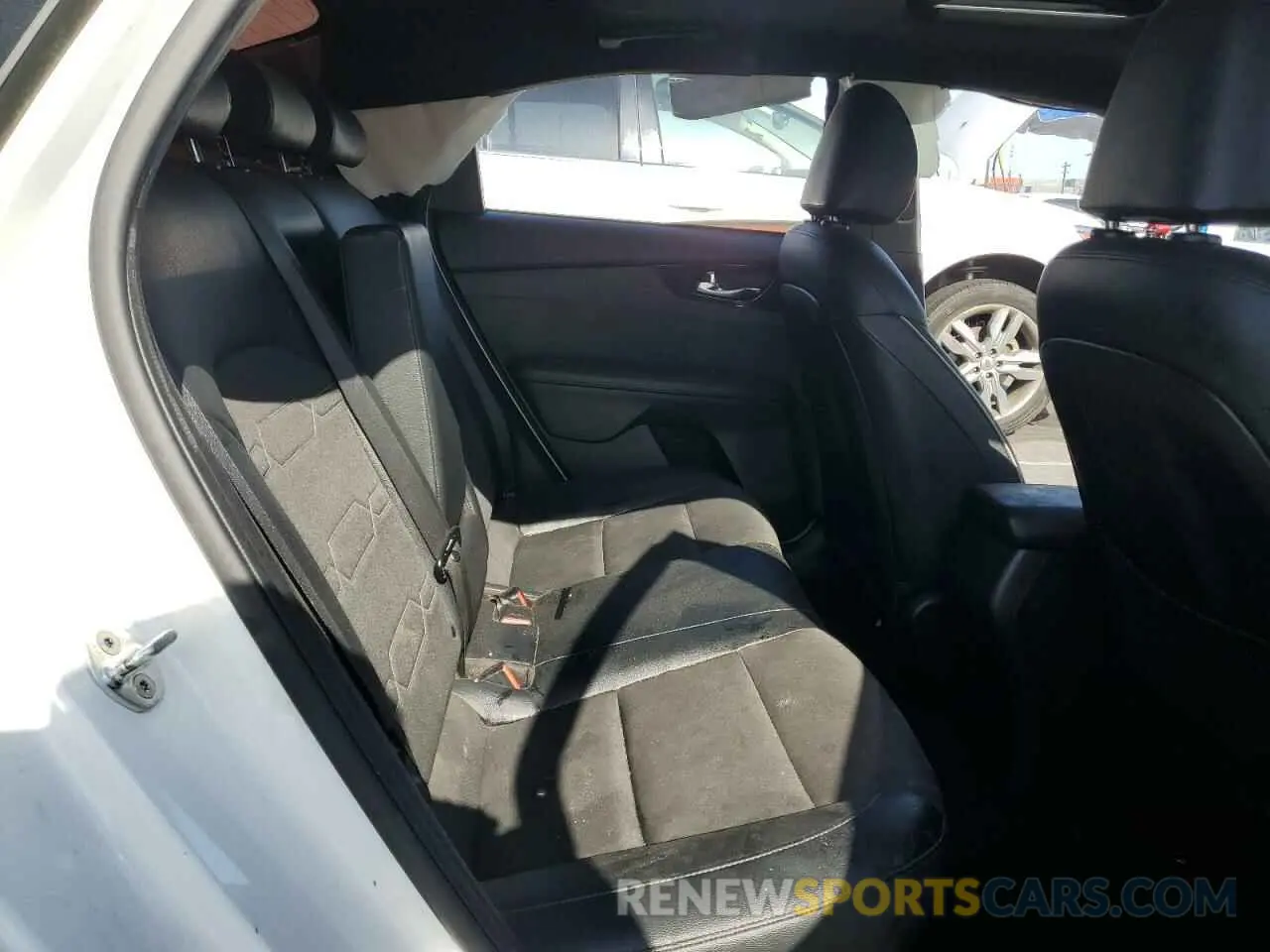 10 Фотография поврежденного автомобиля 3KPF34AD2ME327748 KIA FORTE 2021