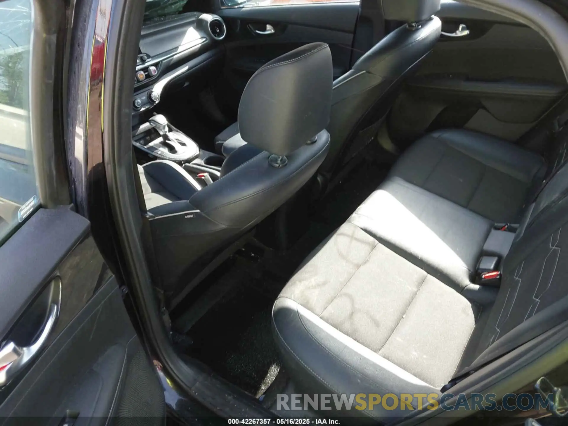 8 Photograph of a damaged car 3KPF34AD4ME307615 KIA FORTE 2021