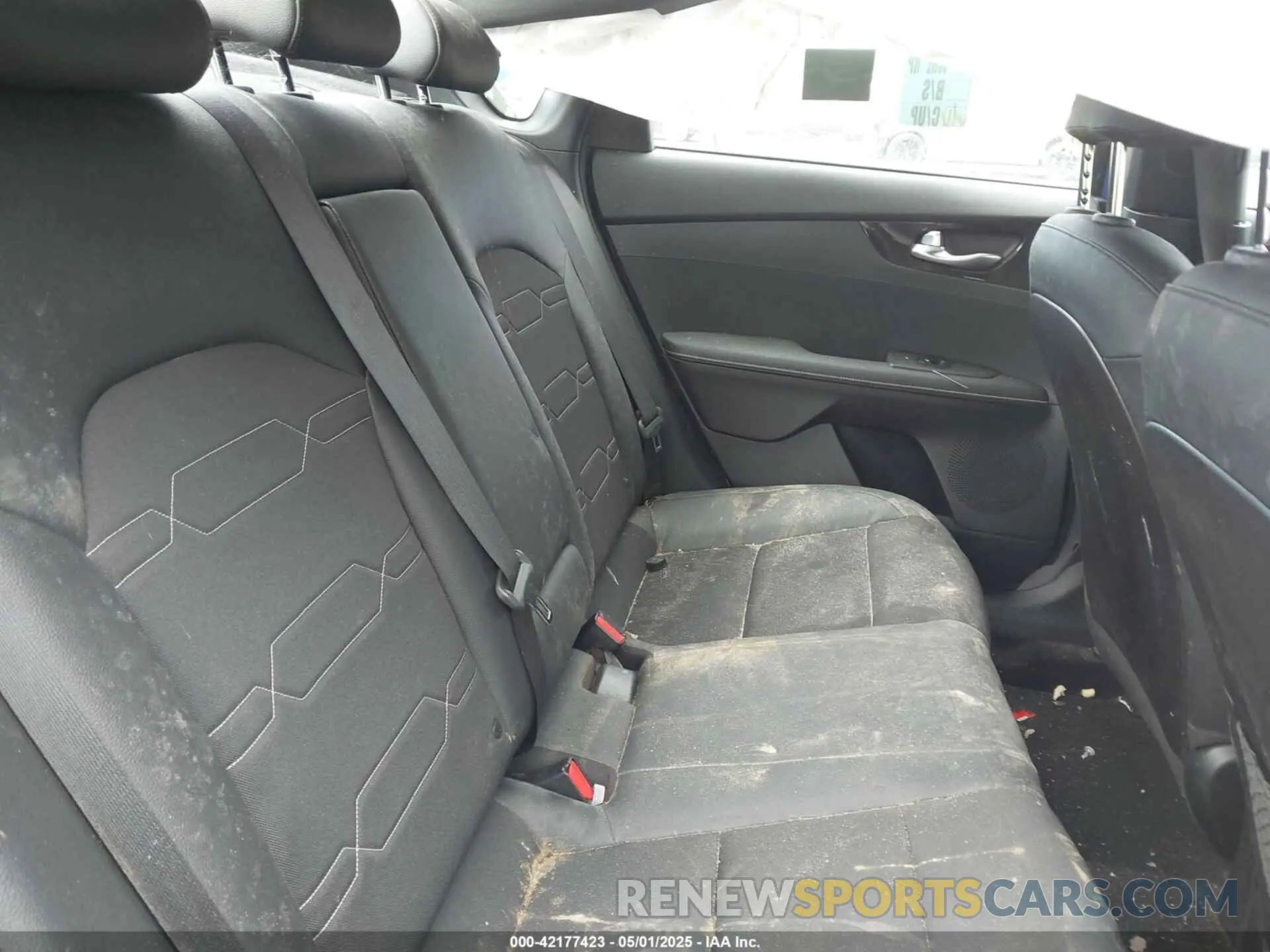 8 Фотография поврежденного автомобиля 3KPF34AD4ME423784 KIA FORTE 2021