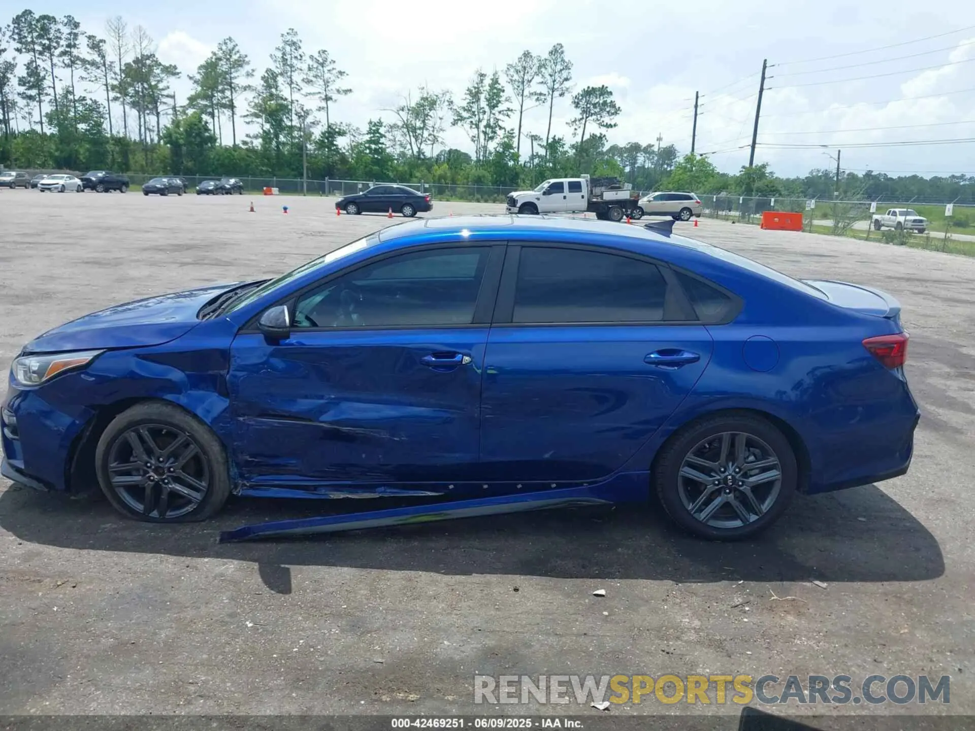 13 Photograph of a damaged car 3KPF34AD5ME280232 KIA FORTE 2021