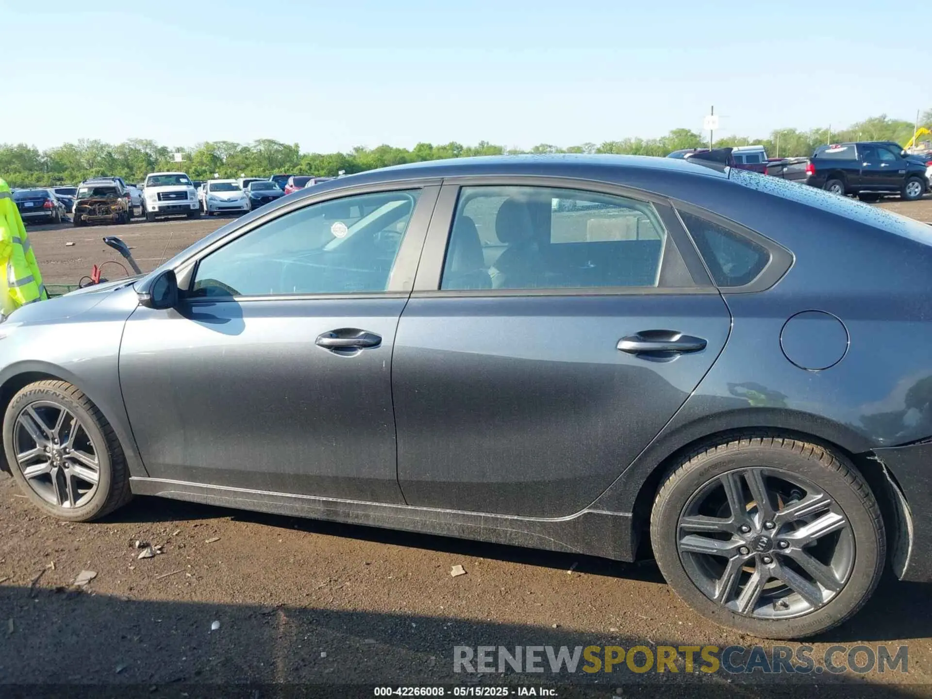 14 Photograph of a damaged car 3KPF34AD5ME282322 KIA FORTE 2021