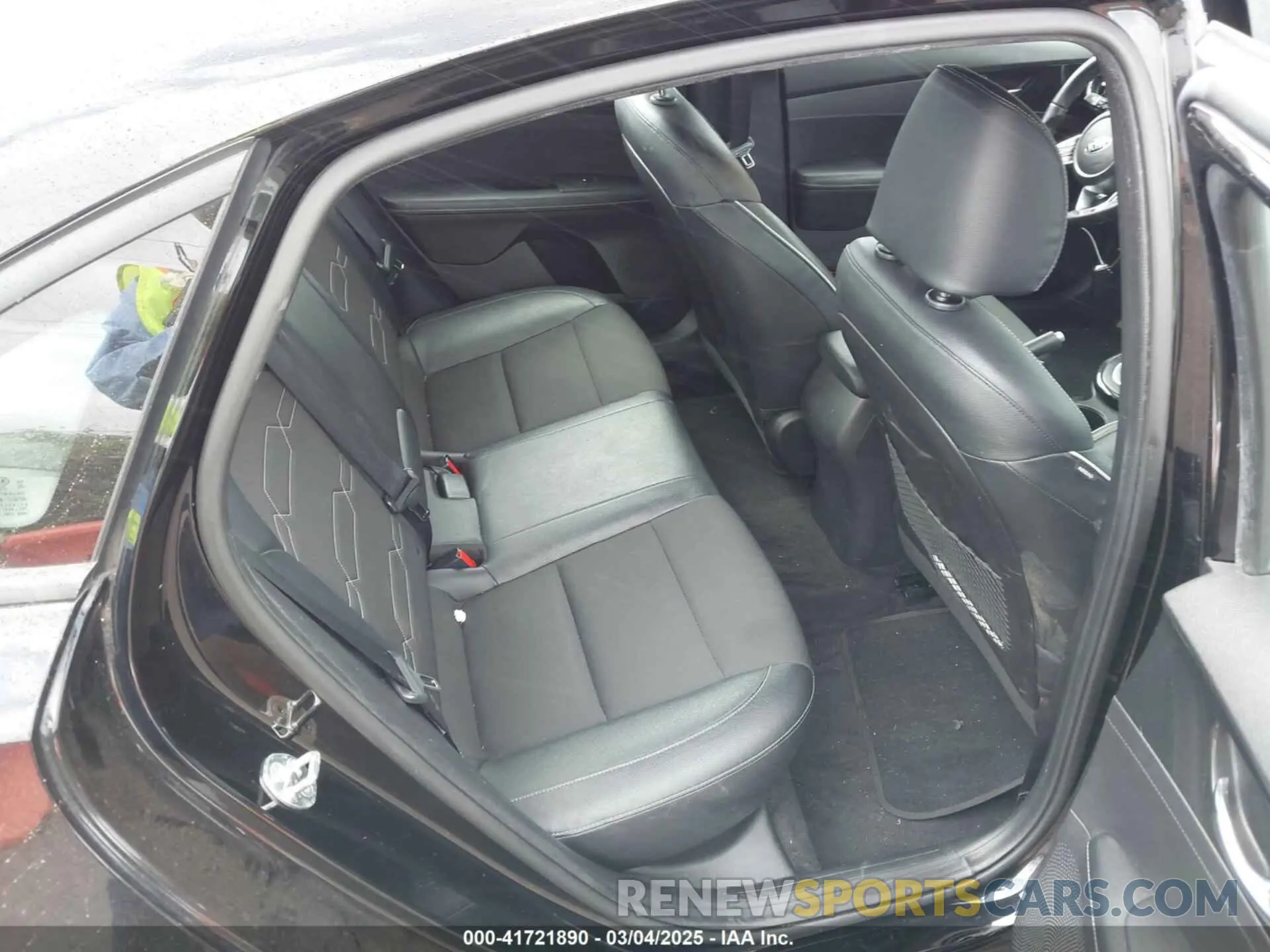 8 Photograph of a damaged car 3KPF34AD5ME305761 KIA FORTE 2021