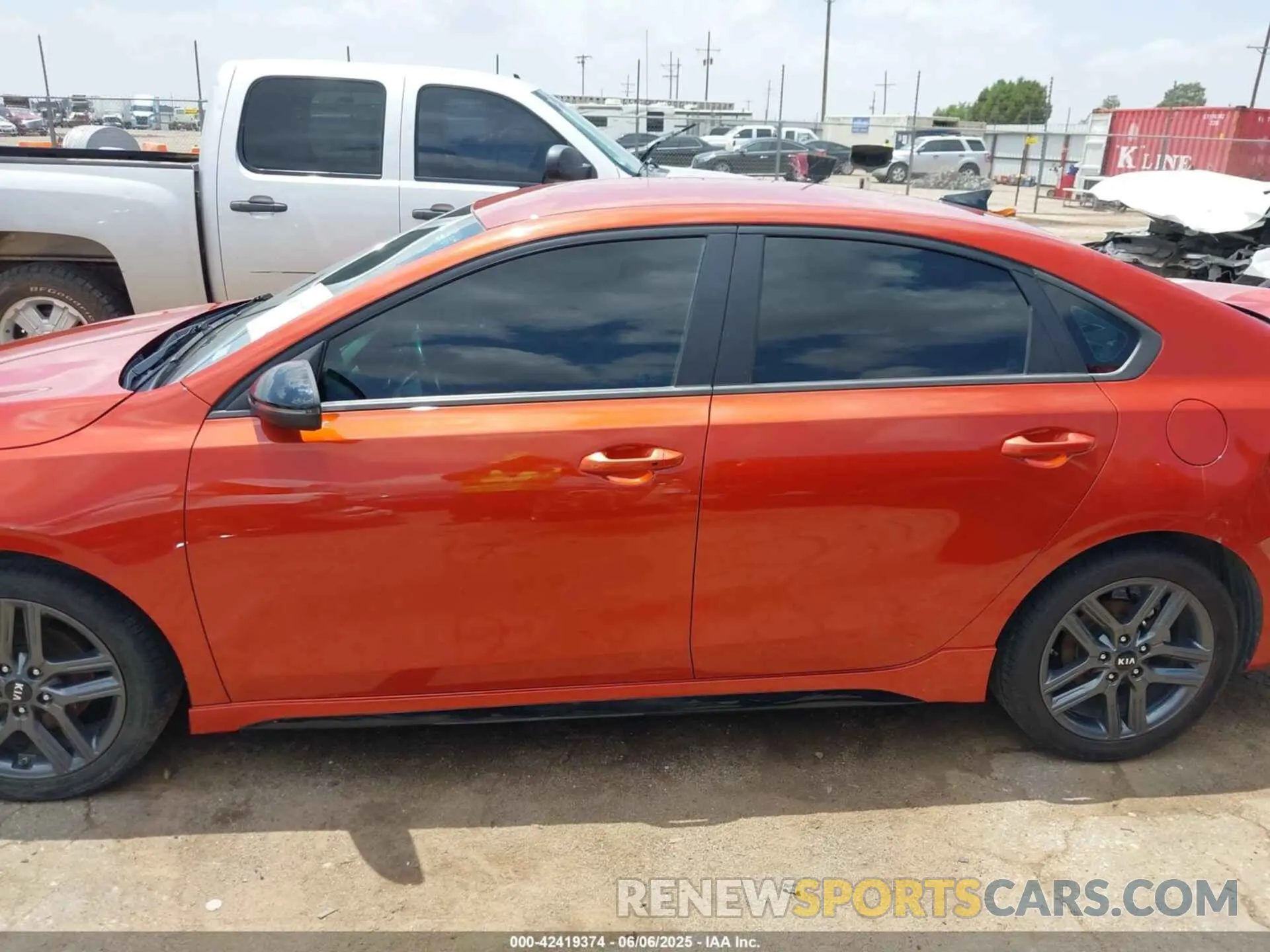 14 Photograph of a damaged car 3KPF34AD5ME367970 KIA FORTE 2021