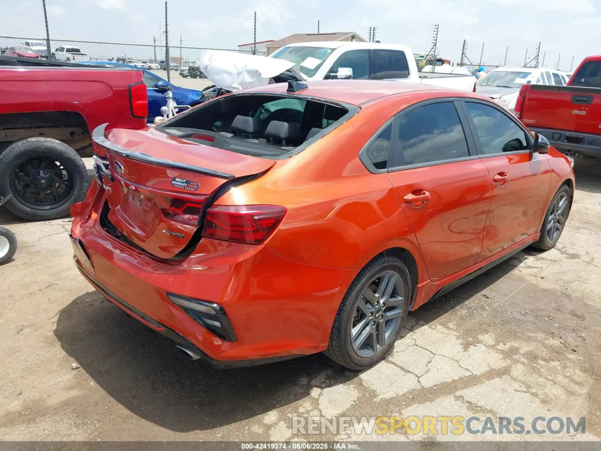 4 Photograph of a damaged car 3KPF34AD5ME367970 KIA FORTE 2021