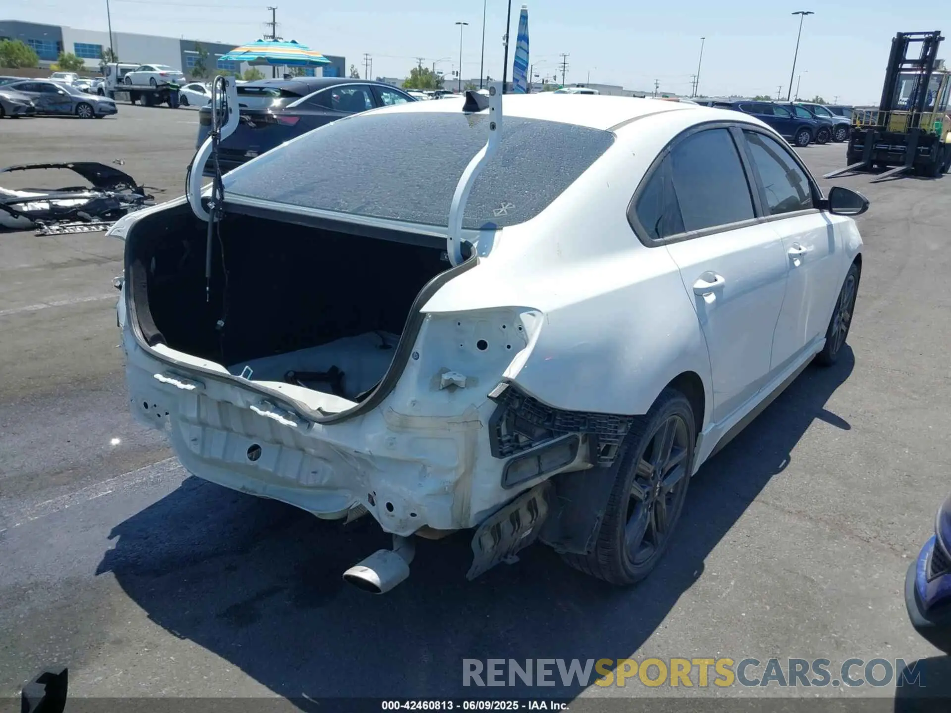 4 Photograph of a damaged car 3KPF34AD9ME264373 KIA FORTE 2021