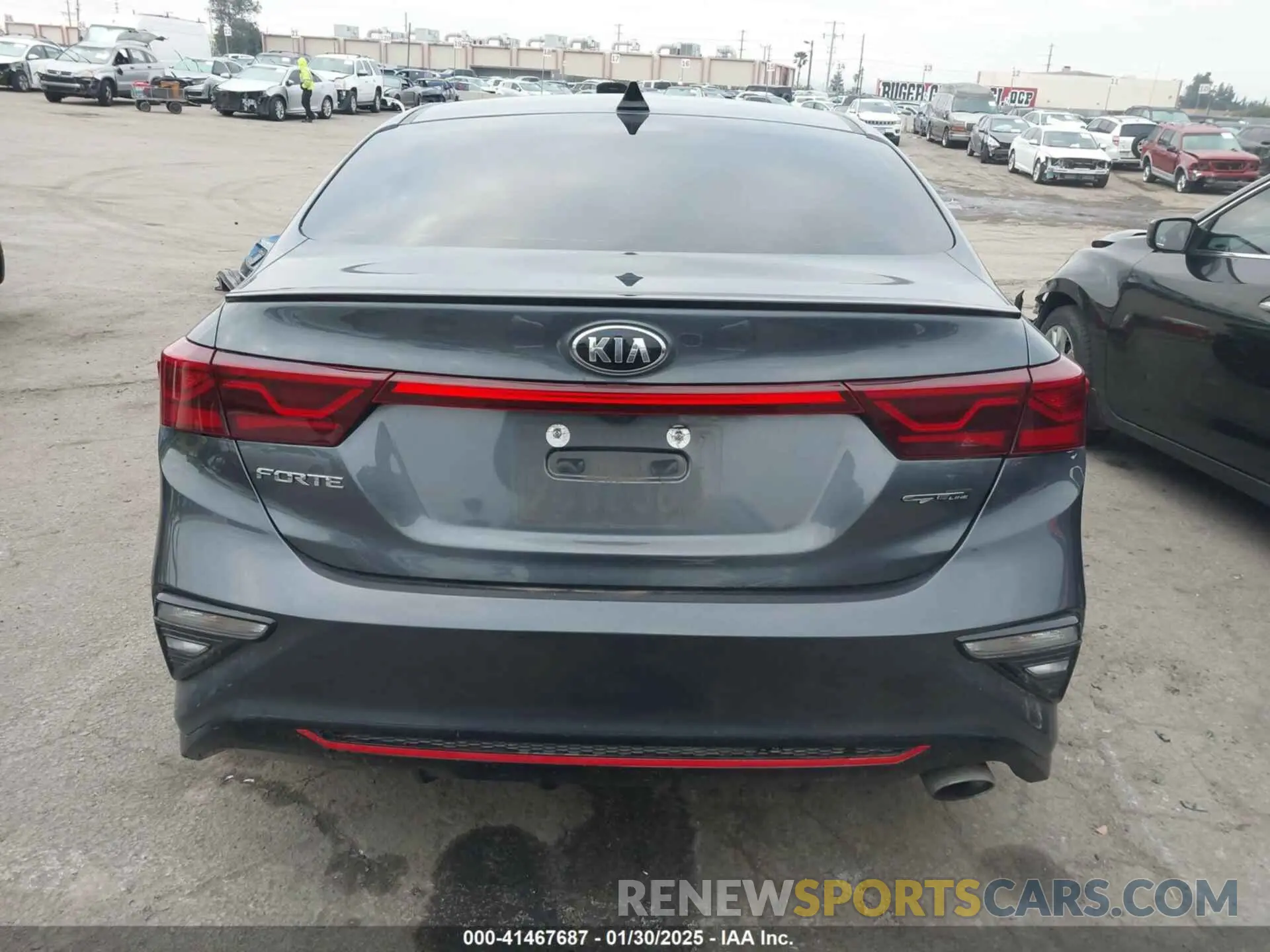 17 Photograph of a damaged car 3KPF34AD9ME316424 KIA FORTE 2021