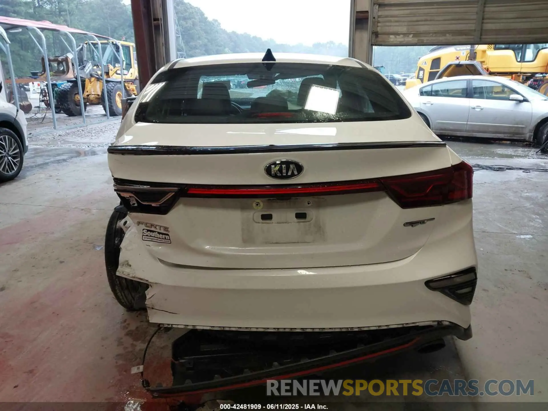 15 Photograph of a damaged car 3KPF44AC2ME418099 KIA FORTE 2021