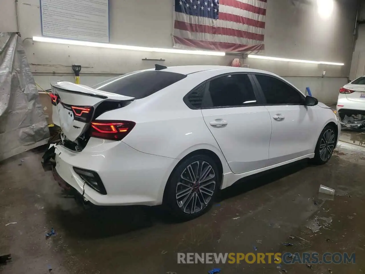 3 Фотография поврежденного автомобиля 3KPF44AC3ME358558 KIA FORTE 2021