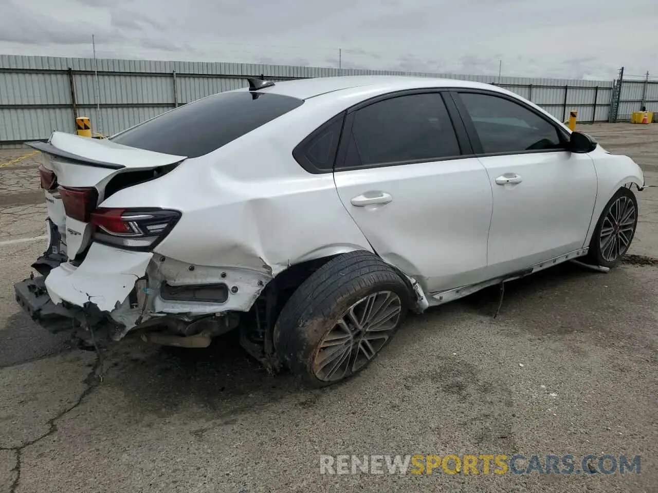 3 Photograph of a damaged car 3KPF44AC8ME381009 KIA FORTE 2021