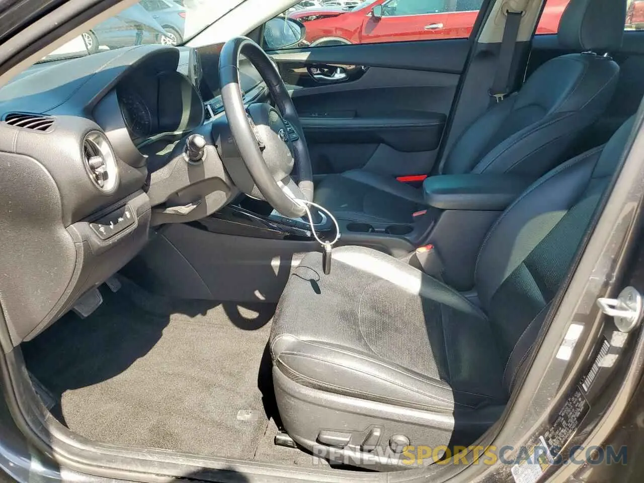 7 Фотография поврежденного автомобиля 3KPF54ADXME348518 KIA FORTE 2021