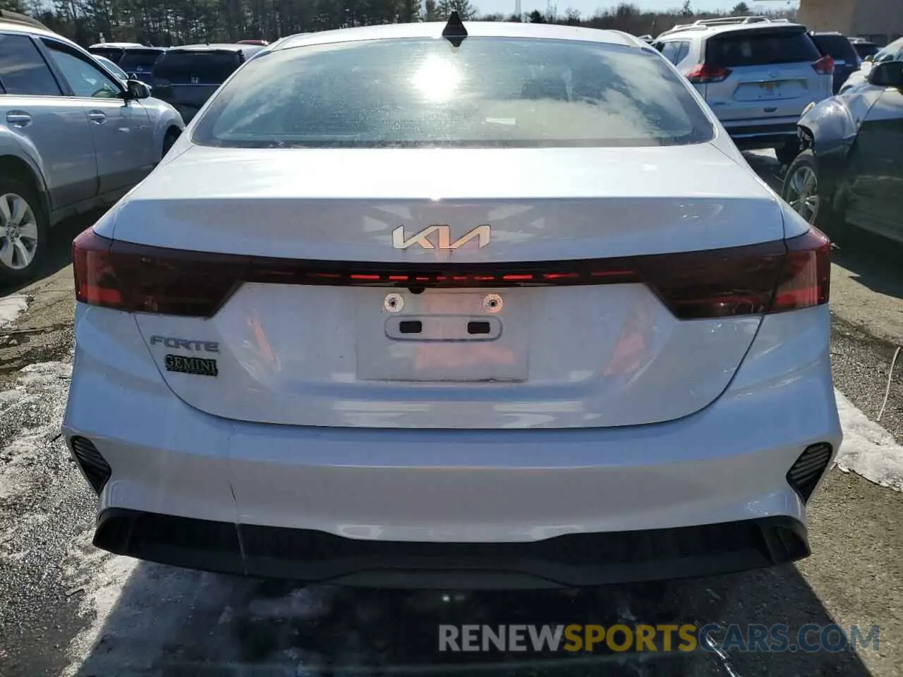 6 Photograph of a damaged car 3KPF24AD0NE462621 KIA FORTE 2022