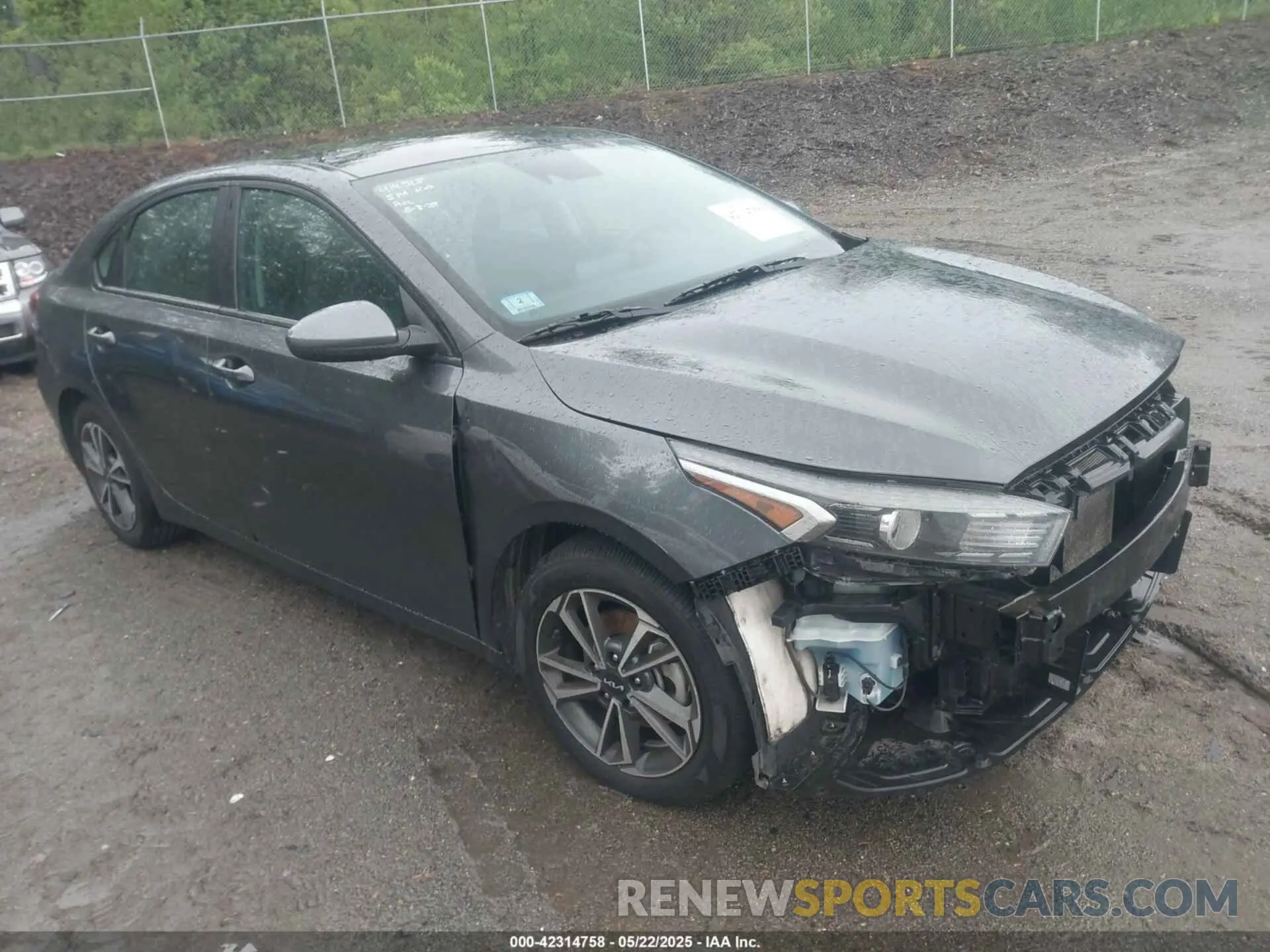 1 Photograph of a damaged car 3KPF24AD0NE464353 KIA FORTE 2022