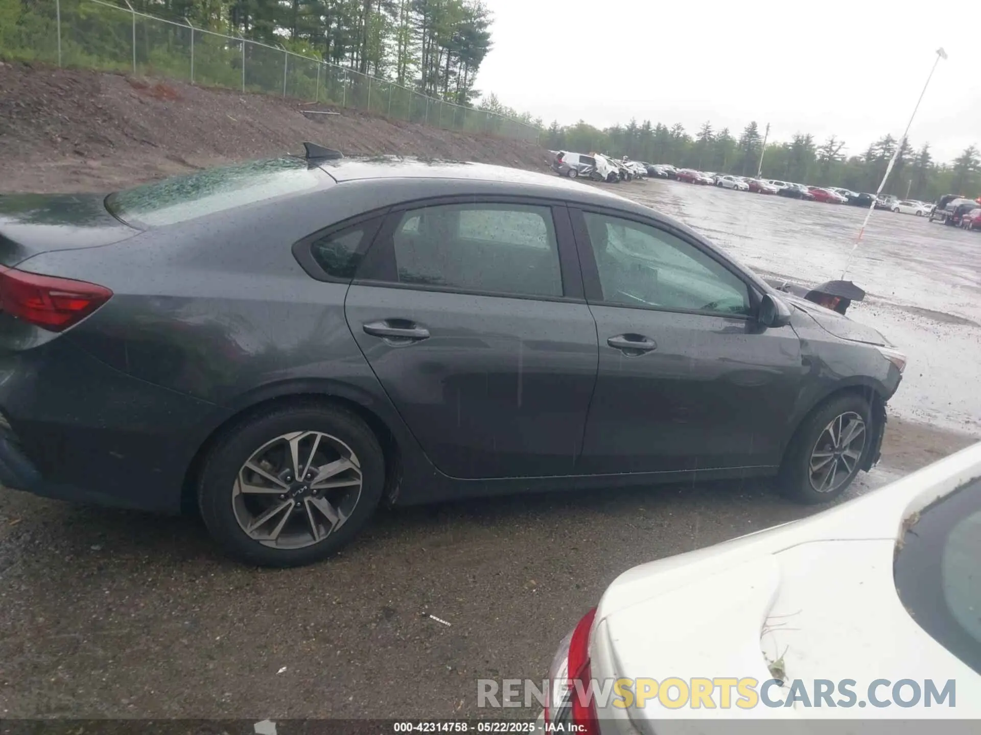 14 Photograph of a damaged car 3KPF24AD0NE464353 KIA FORTE 2022