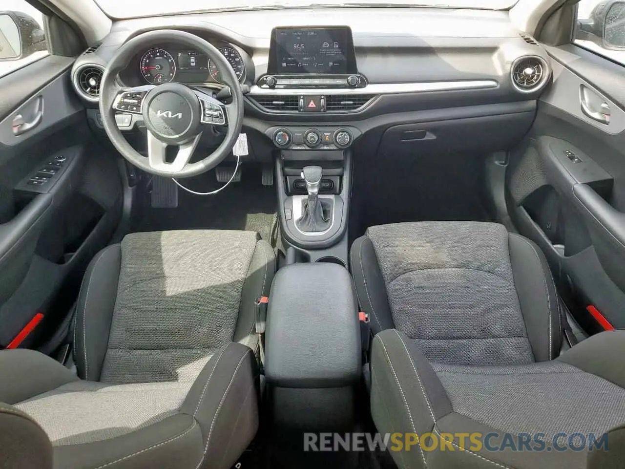 8 Фотография поврежденного автомобиля 3KPF24AD1NE431104 KIA FORTE 2022