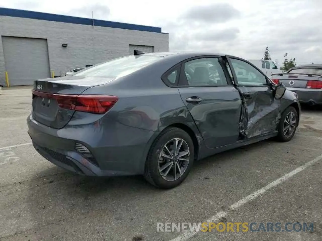 3 Photograph of a damaged car 3KPF24AD1NE488113 KIA FORTE 2022