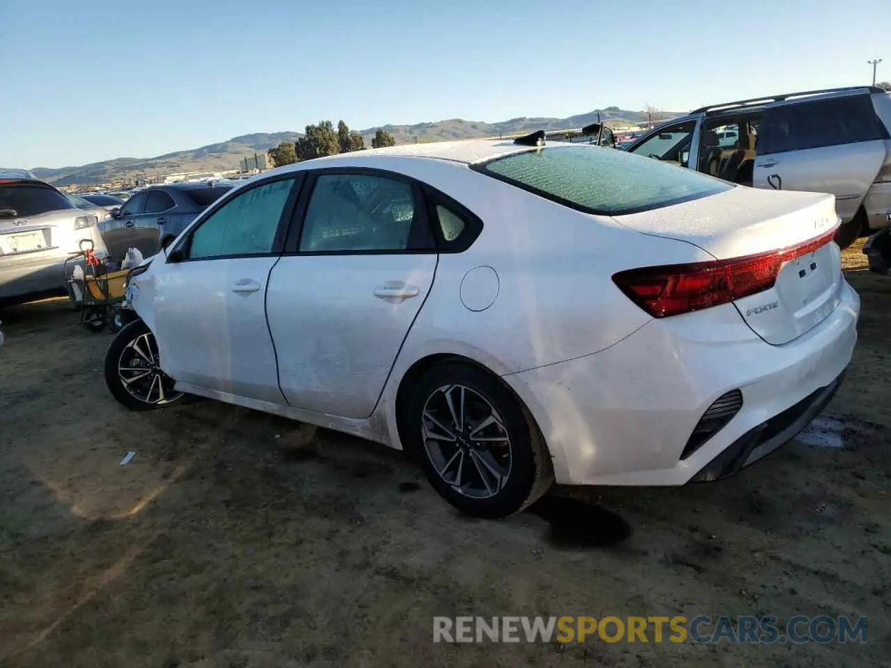 2 Фотография поврежденного автомобиля 3KPF24AD3NE427653 KIA FORTE 2022