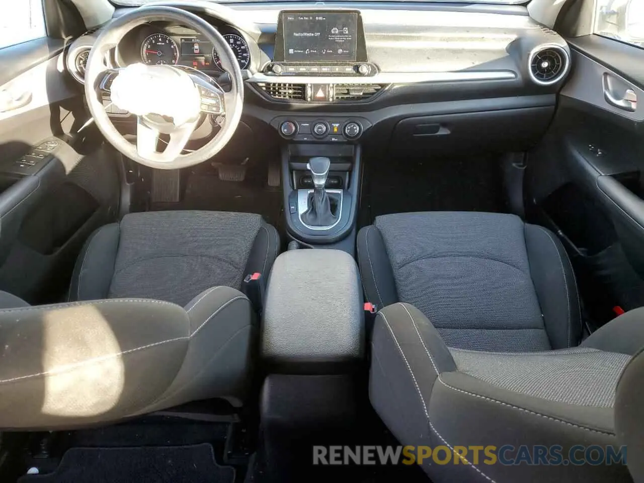 8 Фотография поврежденного автомобиля 3KPF24AD3NE427653 KIA FORTE 2022