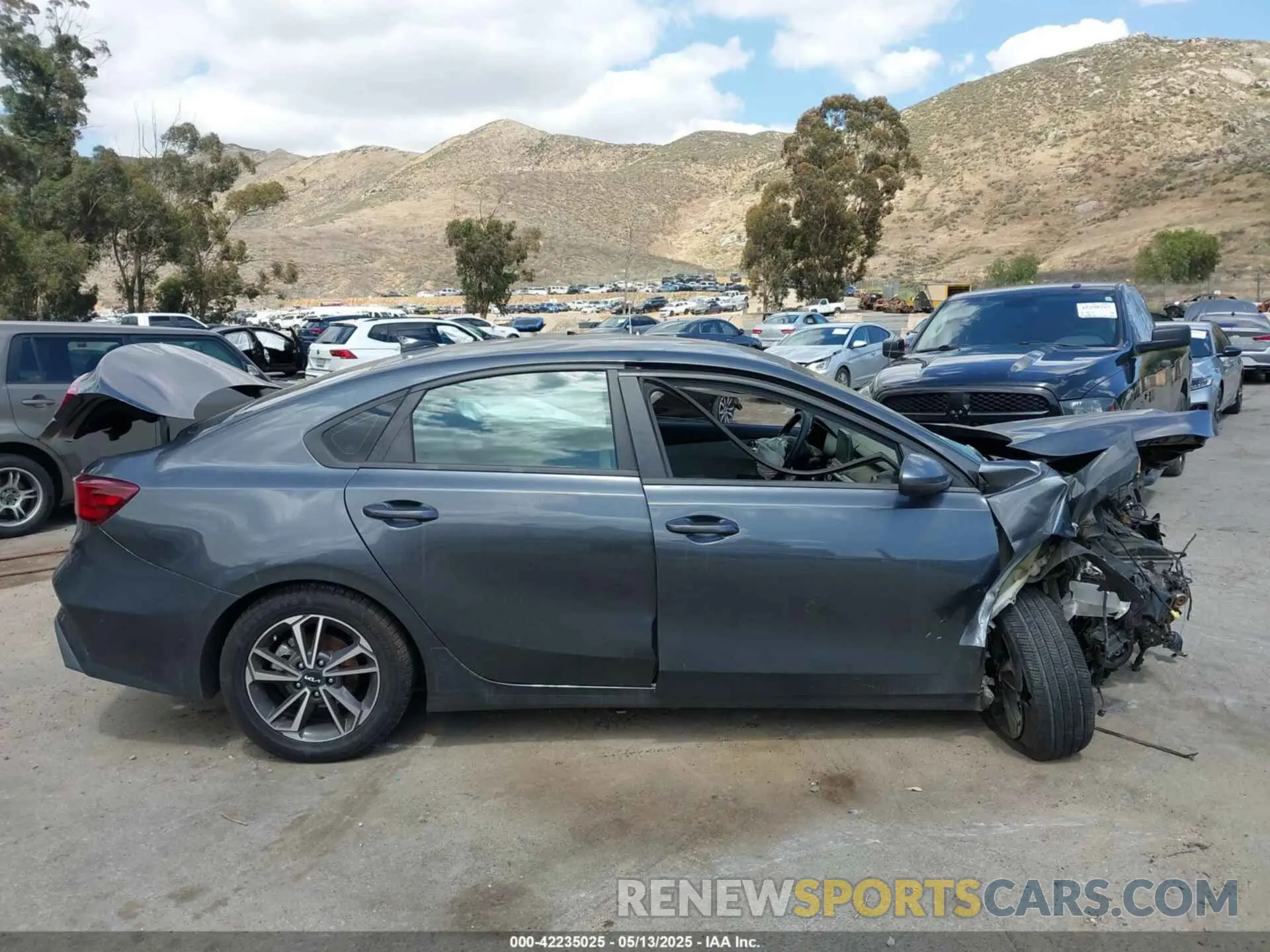 12 Photograph of a damaged car 3KPF24AD4NE431405 KIA FORTE 2022