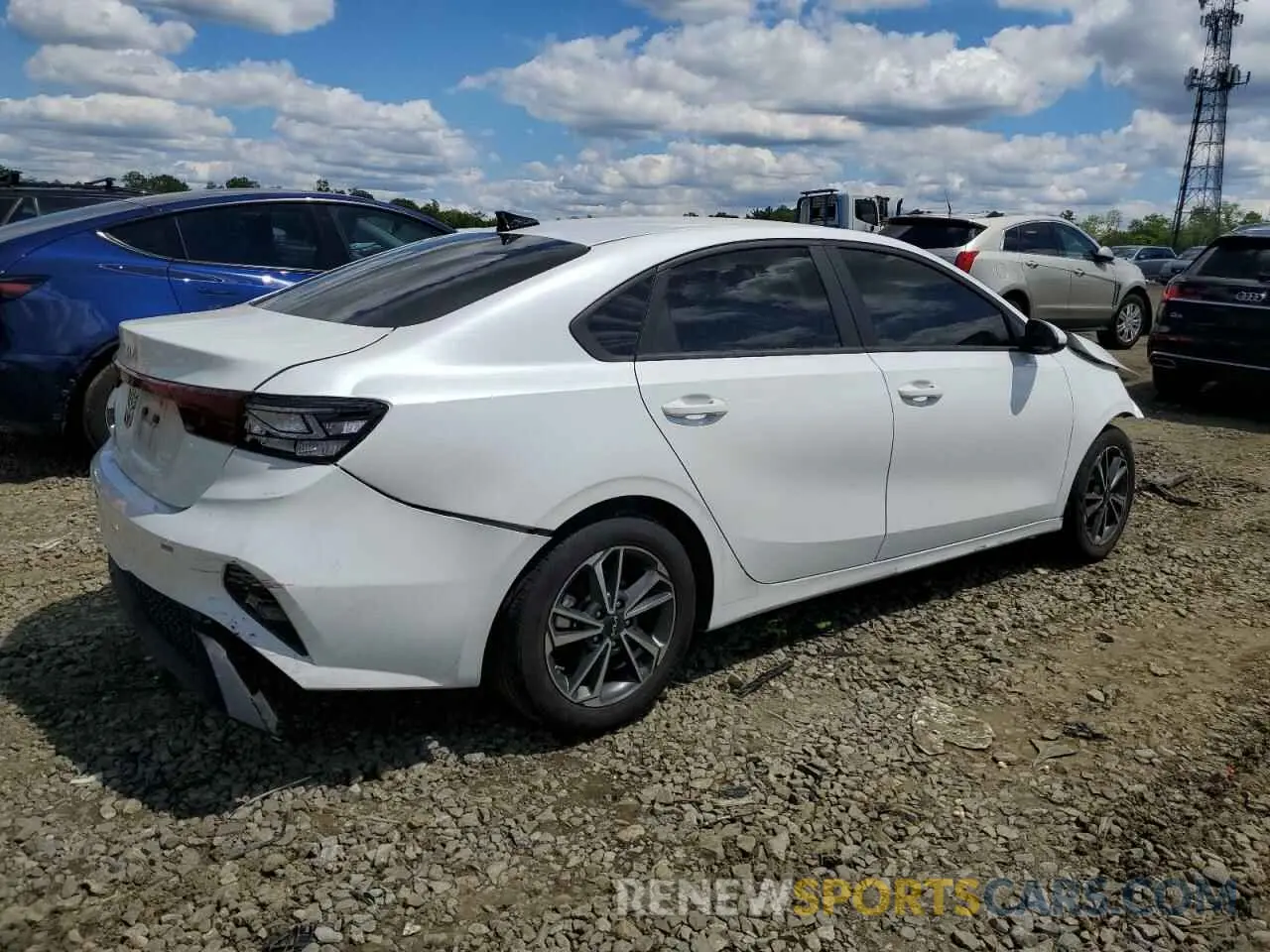 3 Фотография поврежденного автомобиля 3KPF24AD4NE448298 KIA FORTE 2022