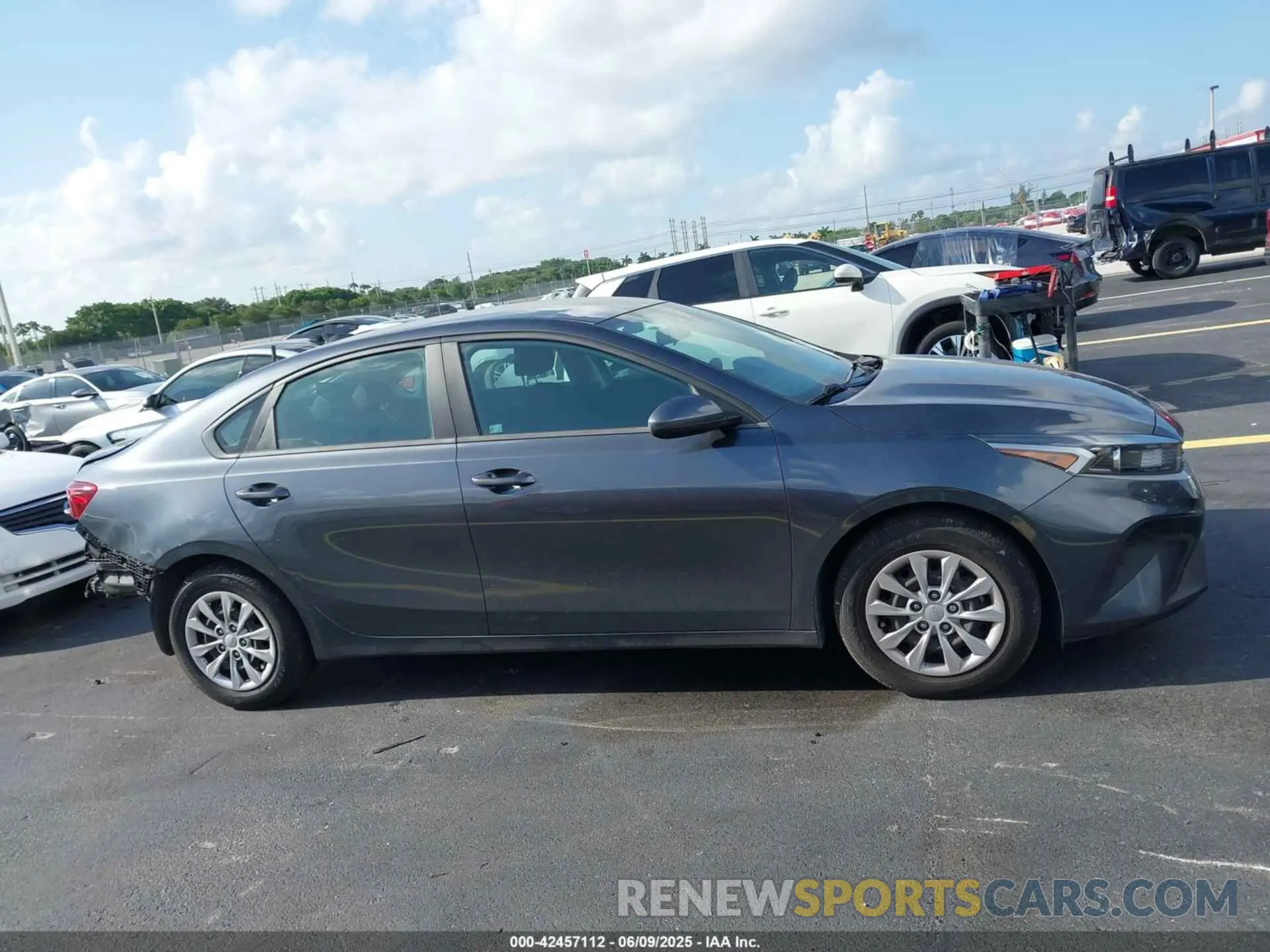 13 Photograph of a damaged car 3KPF24AD4NE451962 KIA FORTE 2022