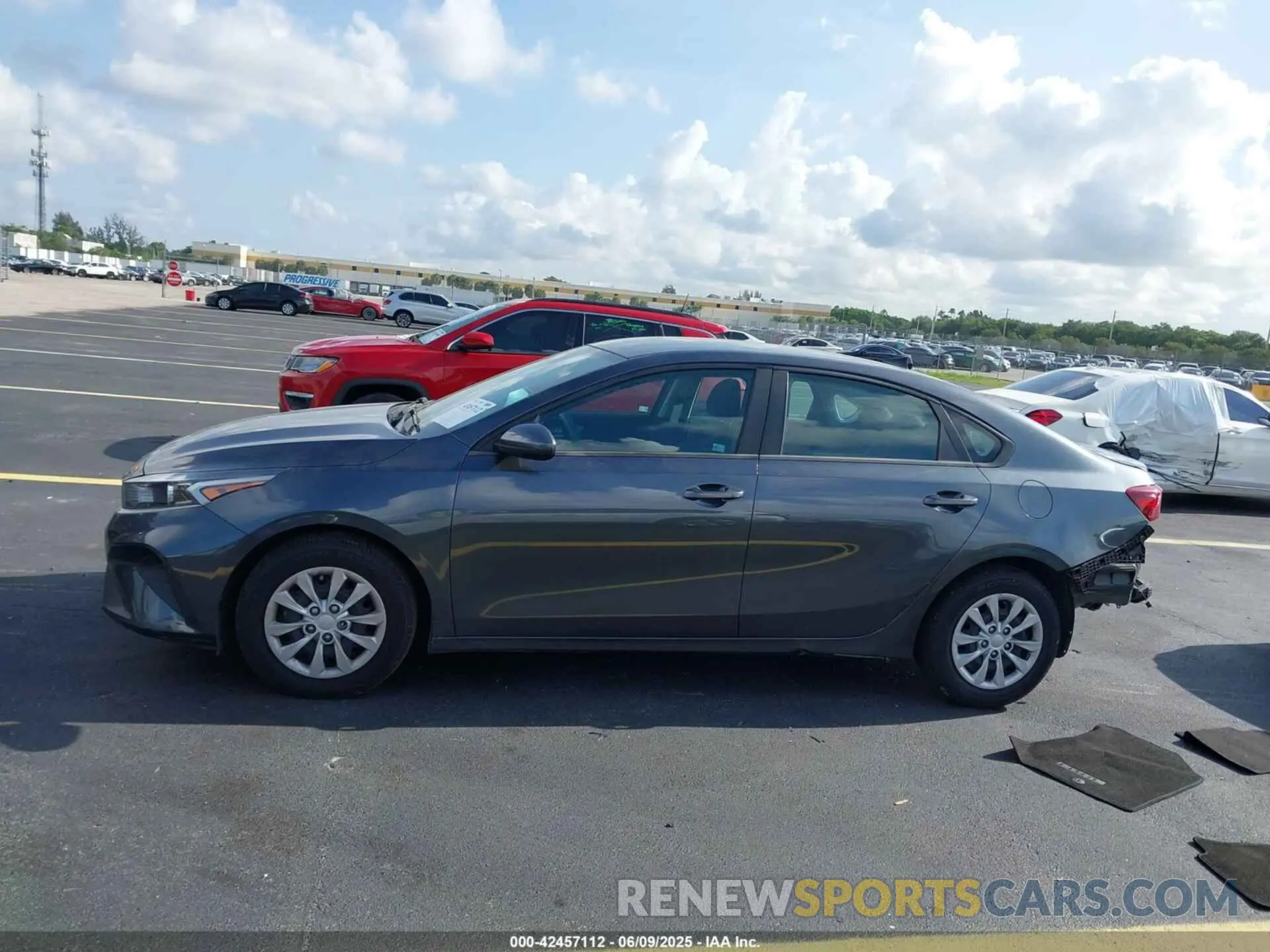 14 Photograph of a damaged car 3KPF24AD4NE451962 KIA FORTE 2022