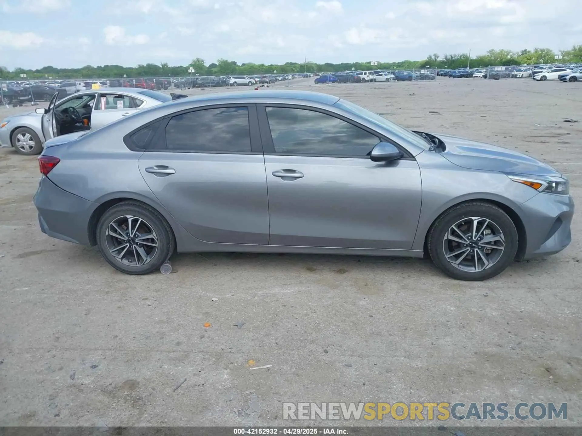 13 Photograph of a damaged car 3KPF24AD4NE452674 KIA FORTE 2022