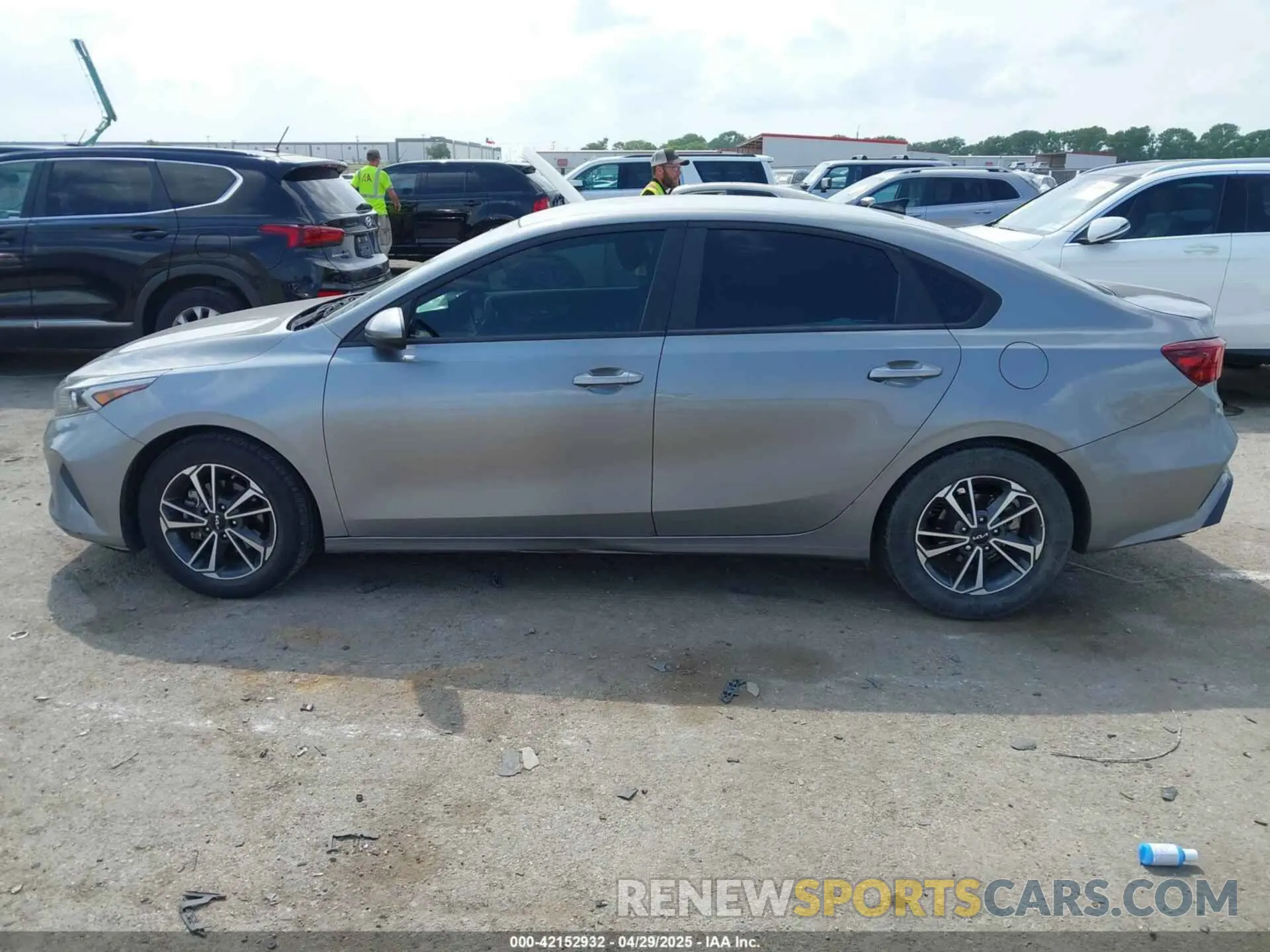 14 Photograph of a damaged car 3KPF24AD4NE452674 KIA FORTE 2022
