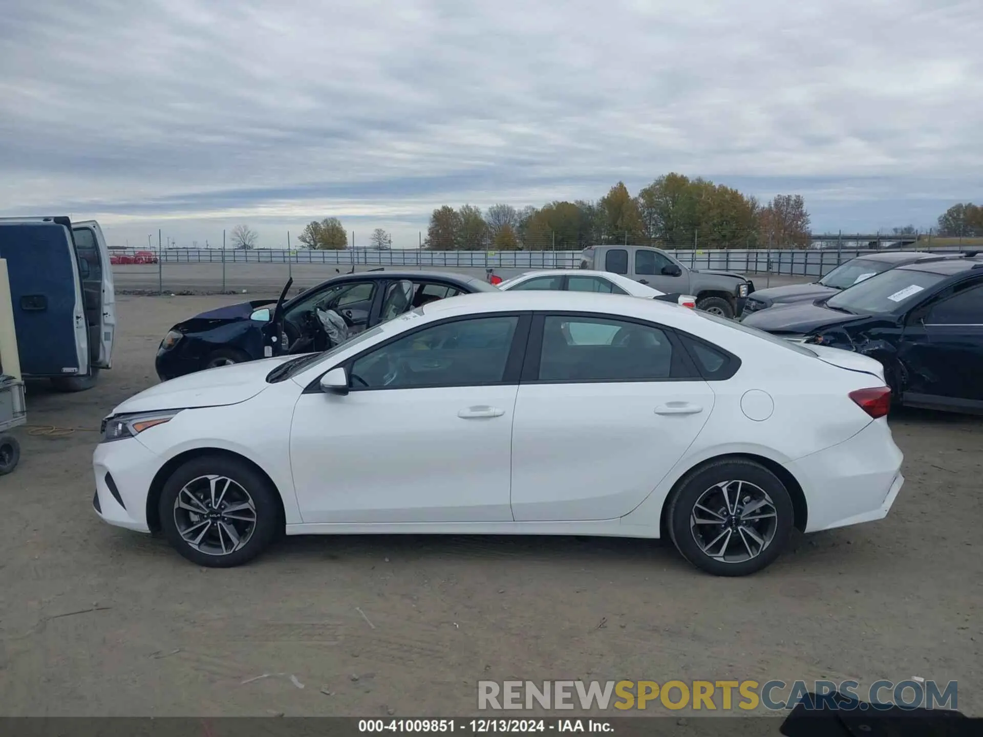 14 Photograph of a damaged car 3KPF24AD6NE425606 KIA FORTE 2022
