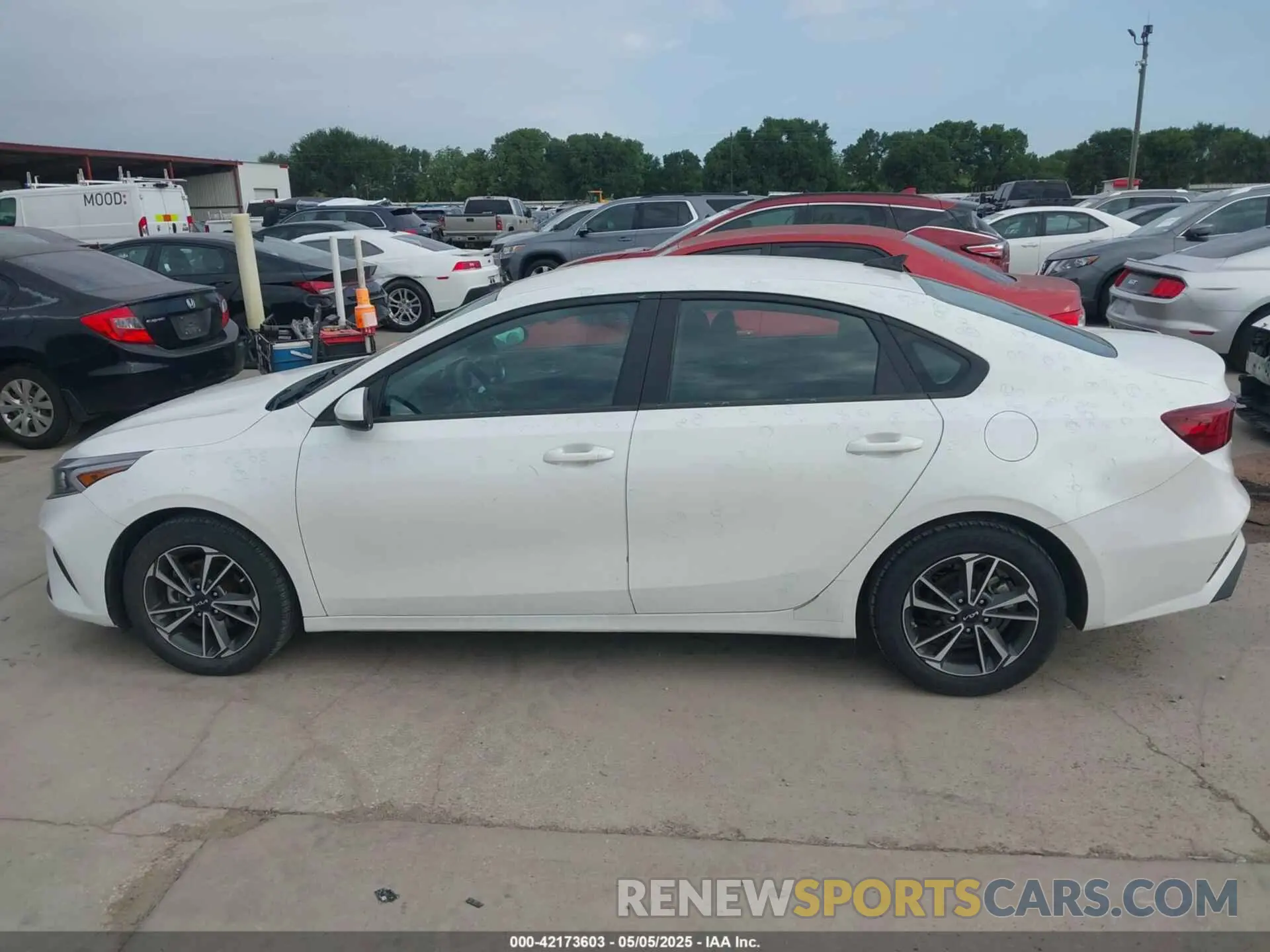 14 Photograph of a damaged car 3KPF24AD6NE487670 KIA FORTE 2022