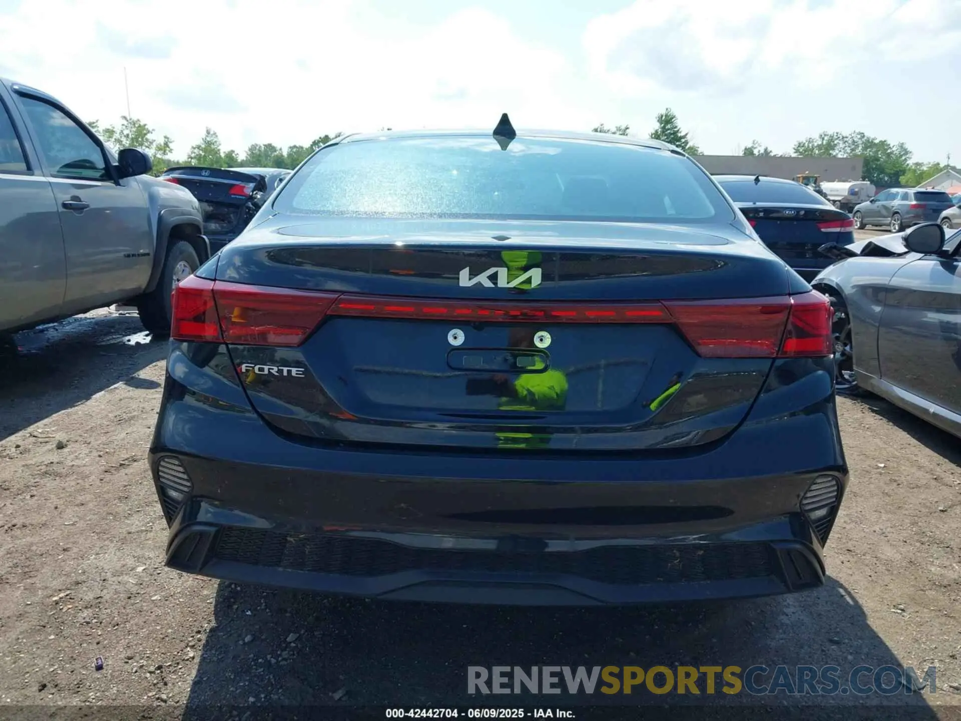 17 Photograph of a damaged car 3KPF24AD6NE503723 KIA FORTE 2022