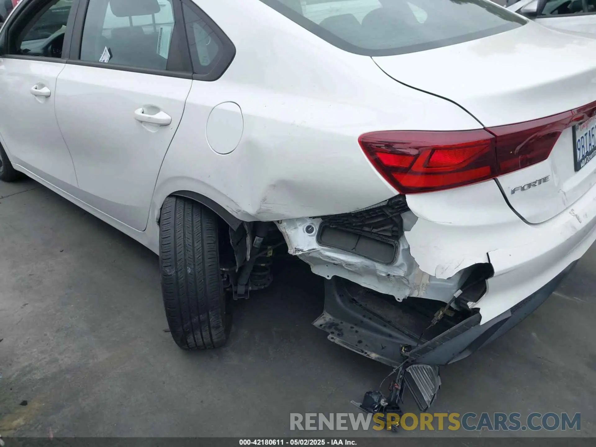 6 Photograph of a damaged car 3KPF24AD7NE487564 KIA FORTE 2022