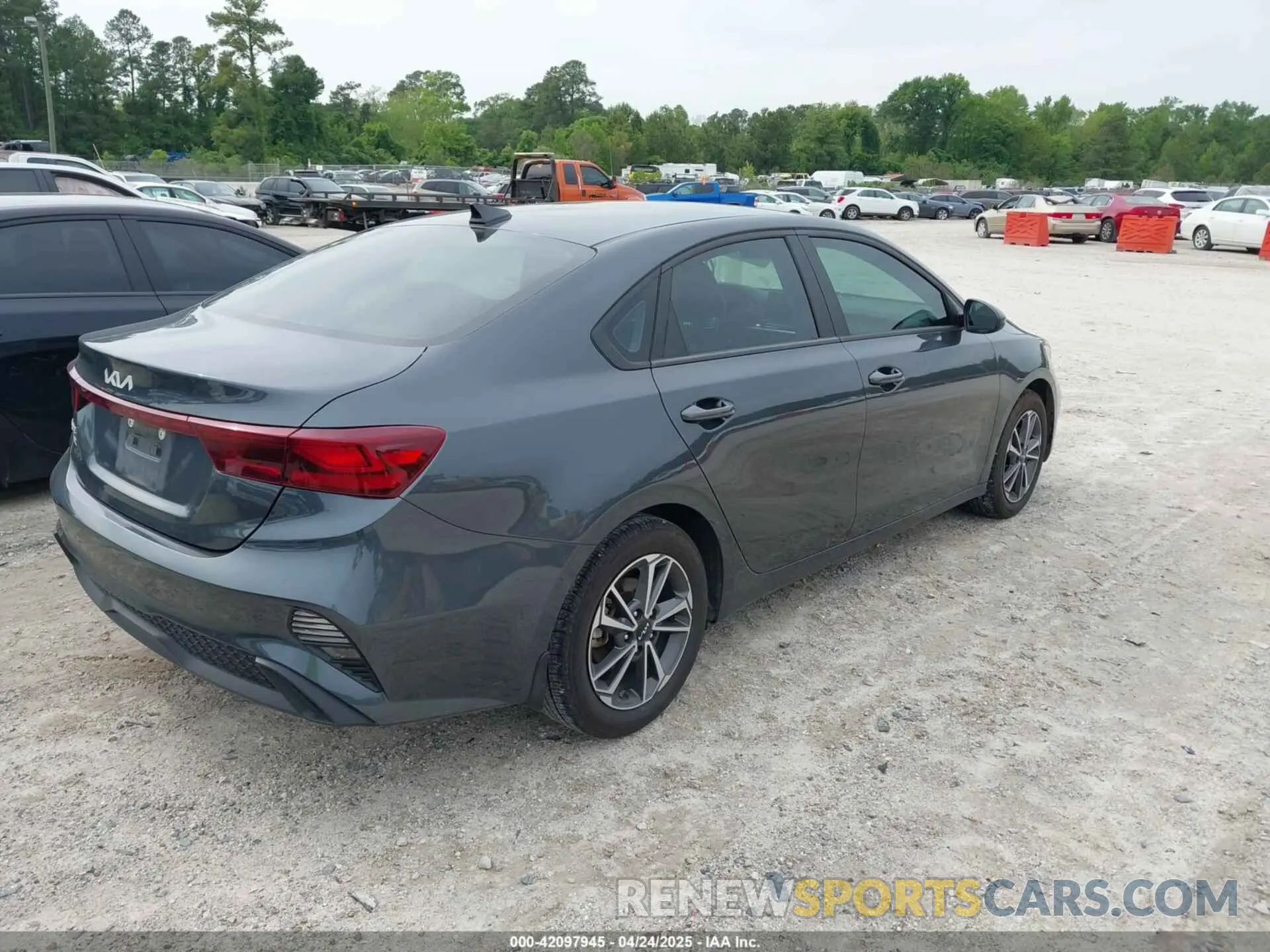 4 Фотография поврежденного автомобиля 3KPF24AD8NE466674 KIA FORTE 2022