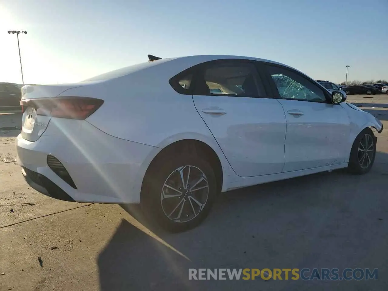 3 Фотография поврежденного автомобиля 3KPF24AD9NE451732 KIA FORTE 2022