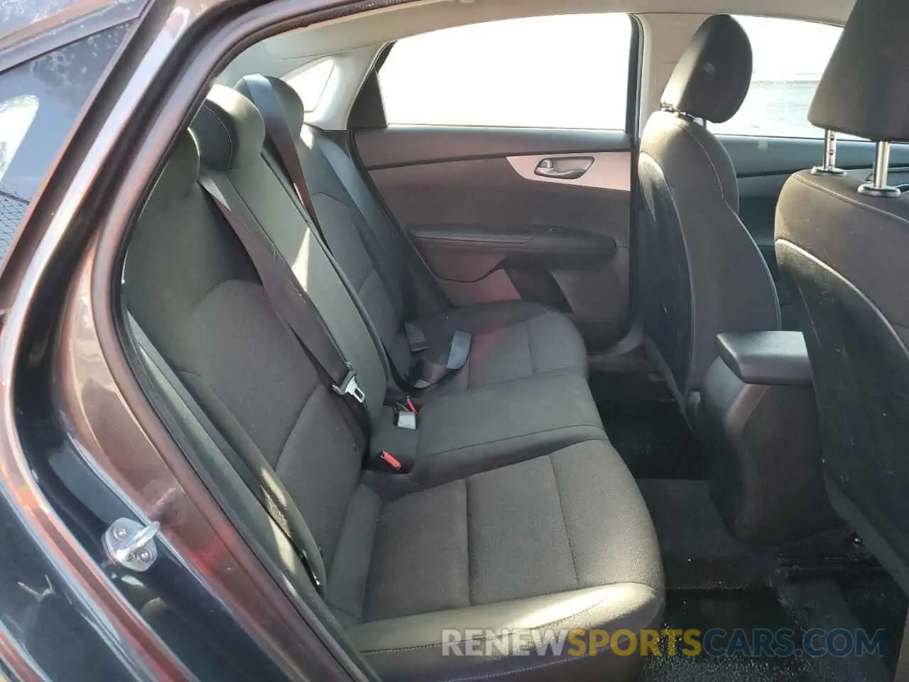 10 Фотография поврежденного автомобиля 3KPF24AD9NE462178 KIA FORTE 2022