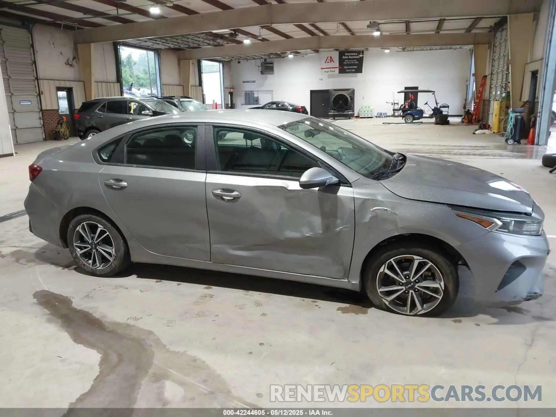 13 Photograph of a damaged car 3KPF24AD9NE487937 KIA FORTE 2022