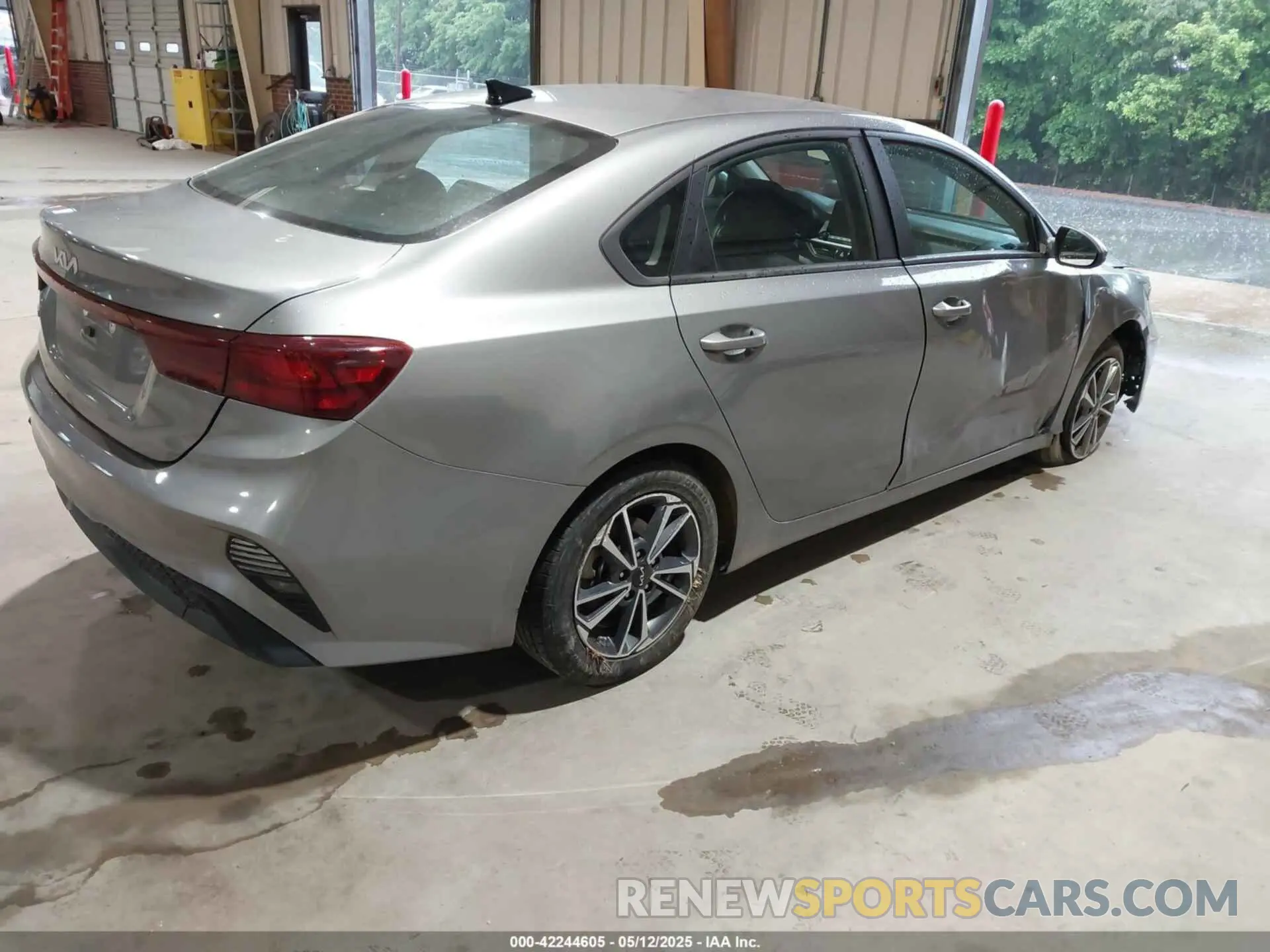 4 Photograph of a damaged car 3KPF24AD9NE487937 KIA FORTE 2022