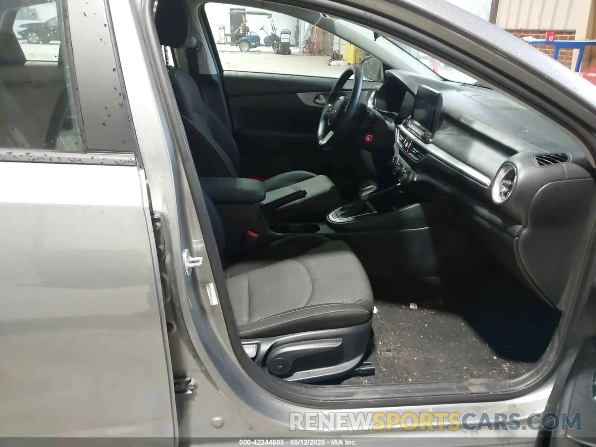 5 Photograph of a damaged car 3KPF24AD9NE487937 KIA FORTE 2022