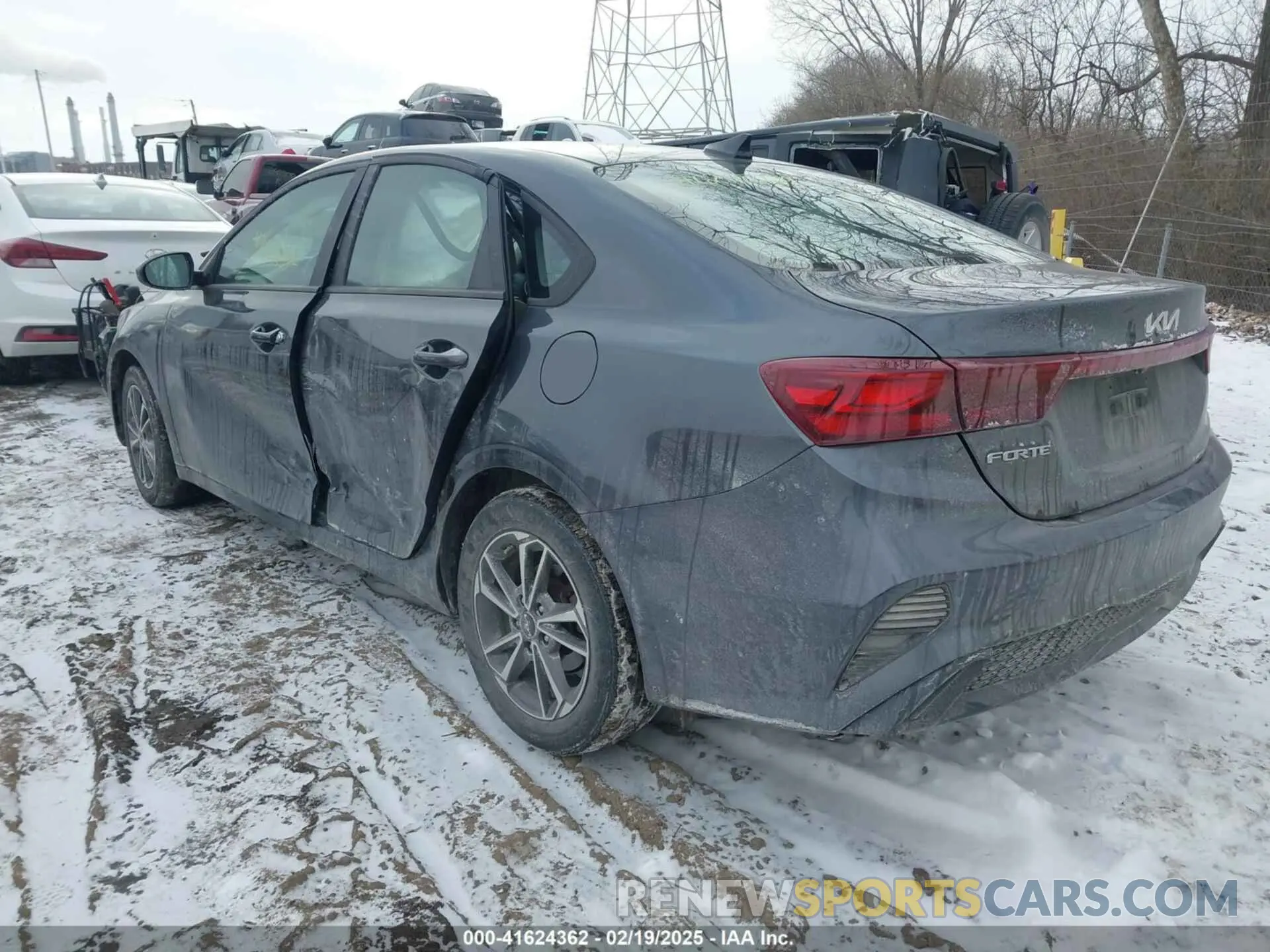 3 Photograph of a damaged car 3KPF24ADXNE435362 KIA FORTE 2022