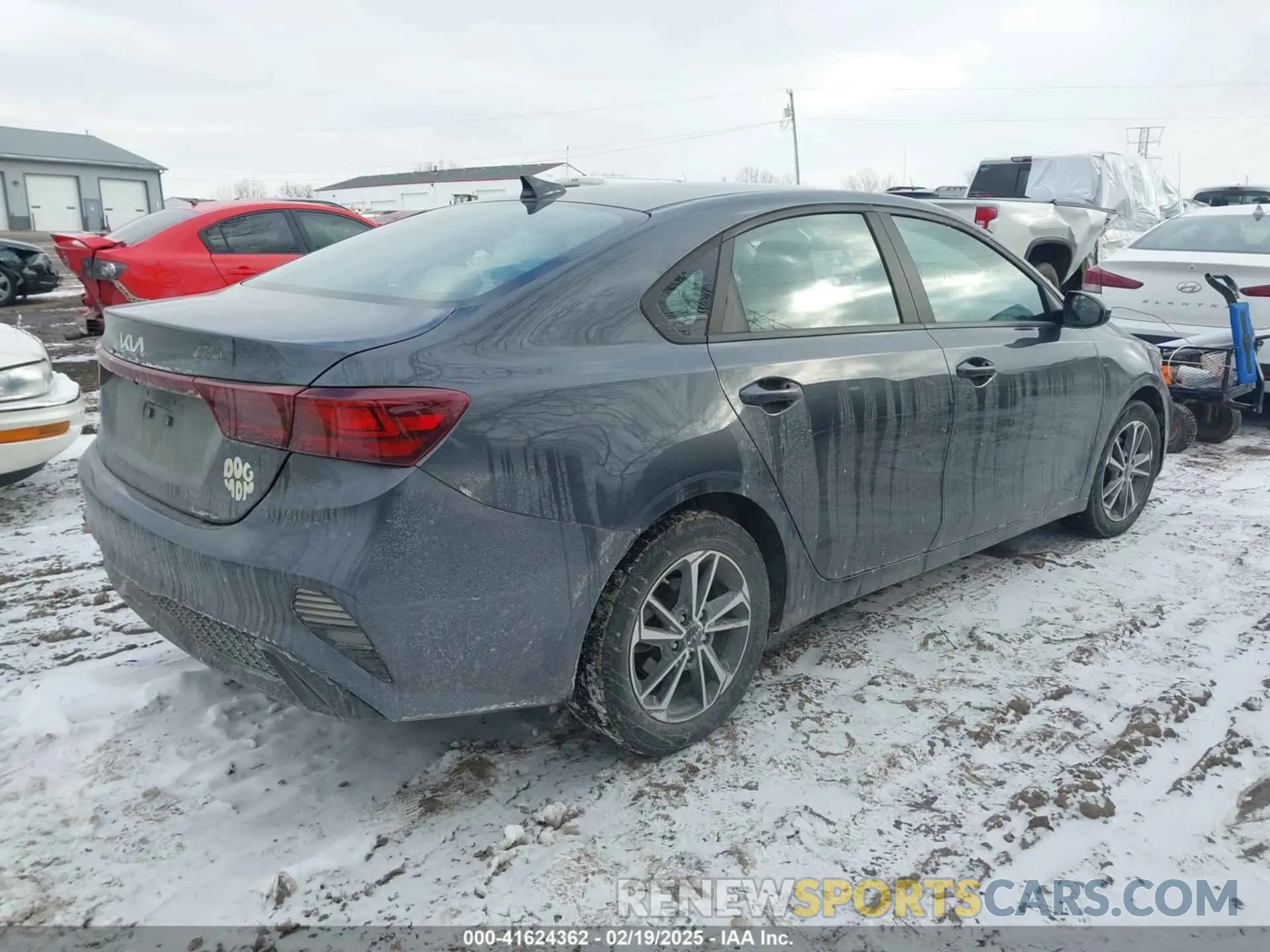 4 Photograph of a damaged car 3KPF24ADXNE435362 KIA FORTE 2022