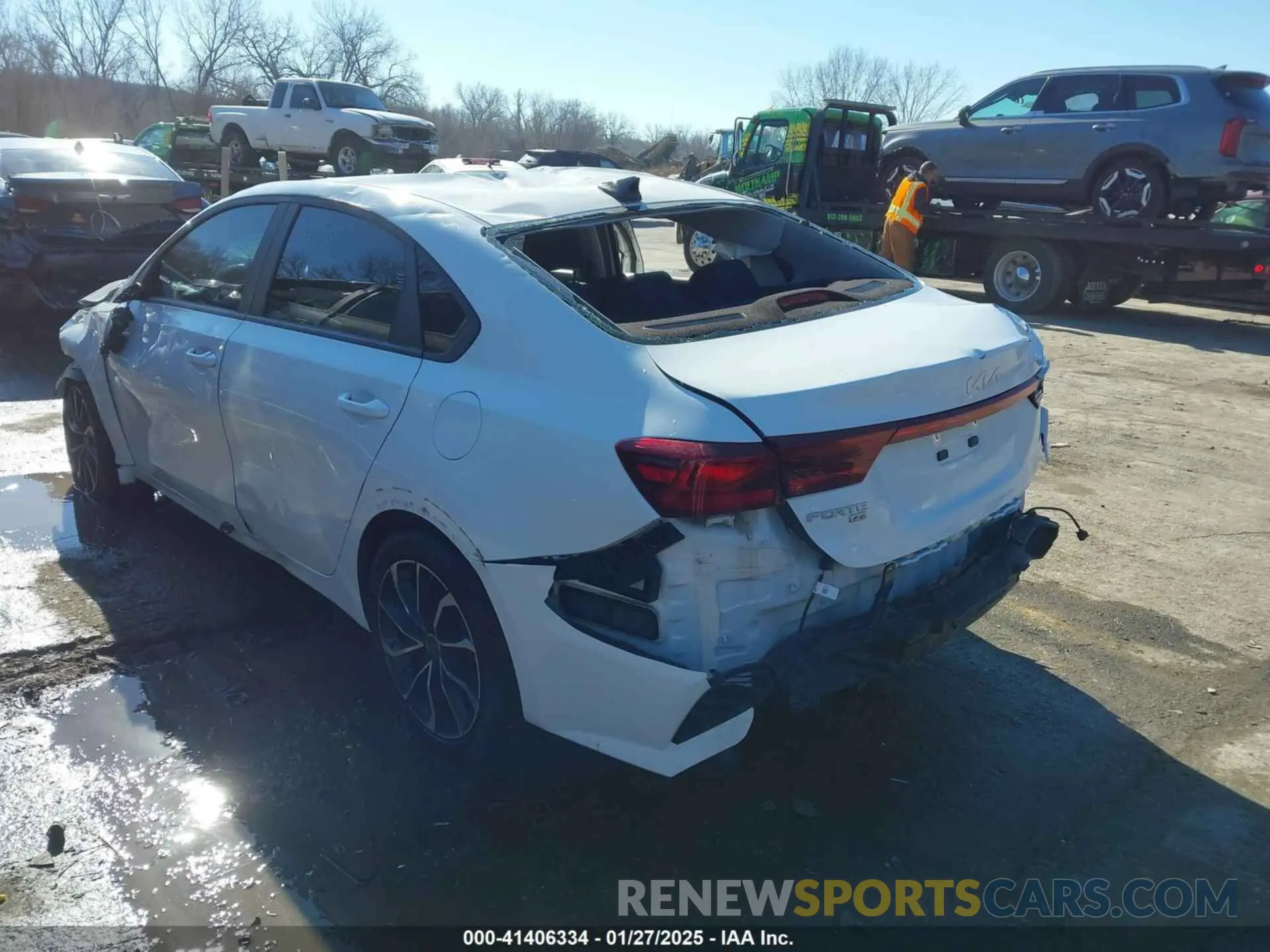 17 Photograph of a damaged car 3KPF24ADXNE474680 KIA FORTE 2022