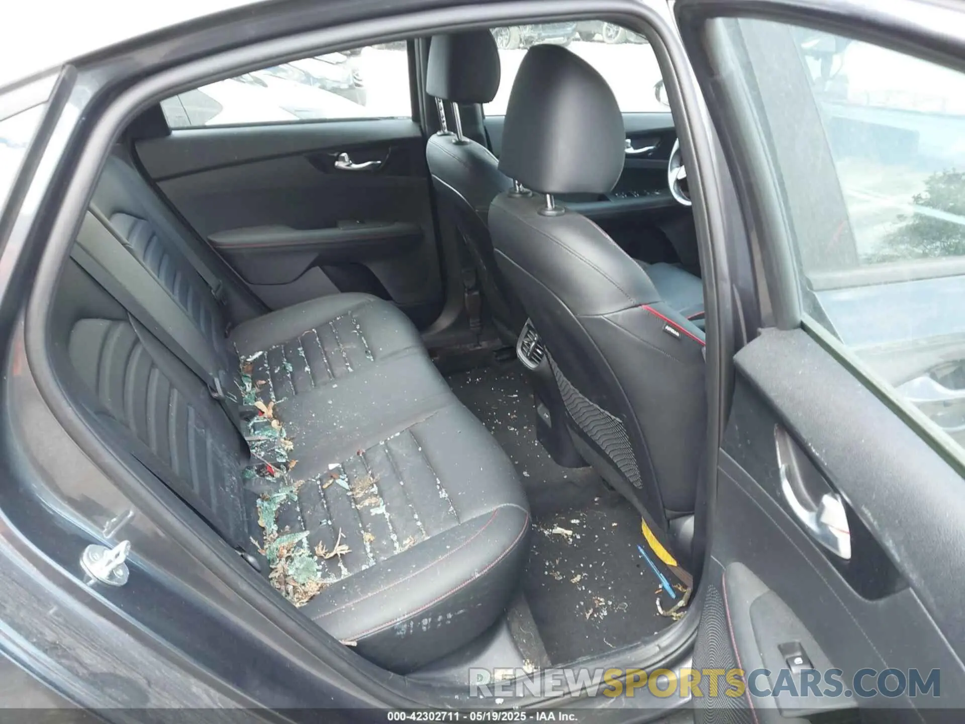 8 Photograph of a damaged car 3KPF44AC3NE492665 KIA FORTE 2022