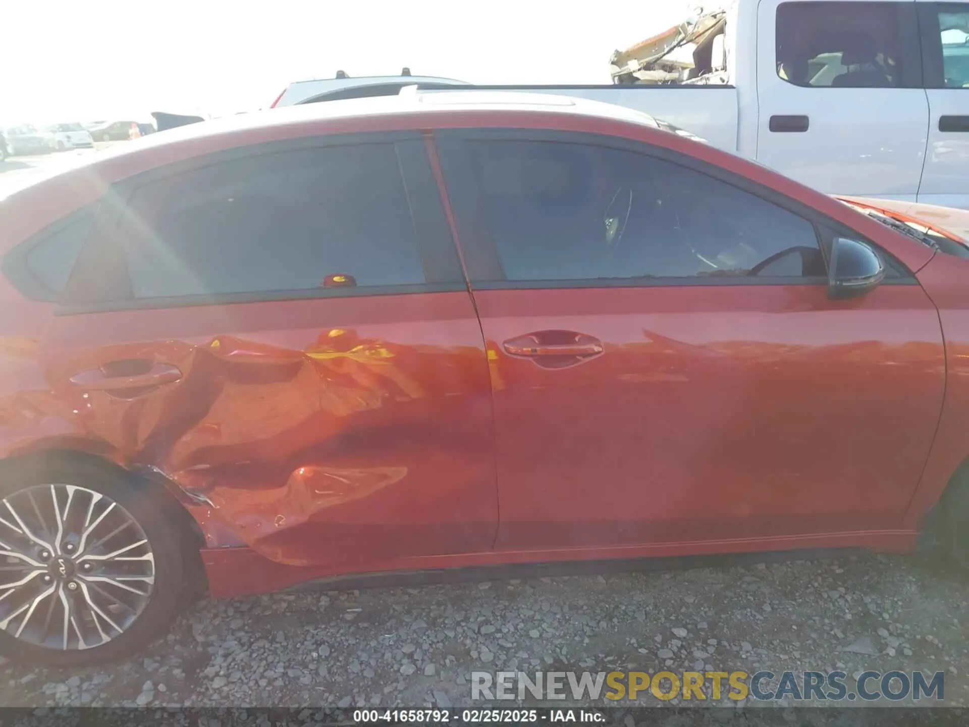 13 Photograph of a damaged car 3KPF54AD0NE500887 KIA FORTE 2022