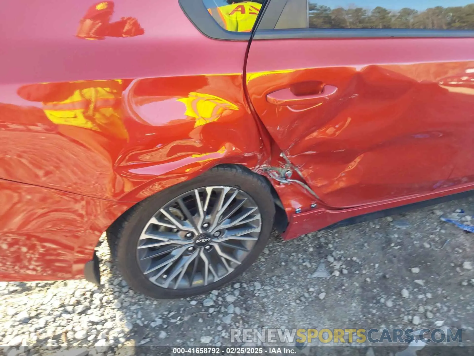 6 Photograph of a damaged car 3KPF54AD0NE500887 KIA FORTE 2022