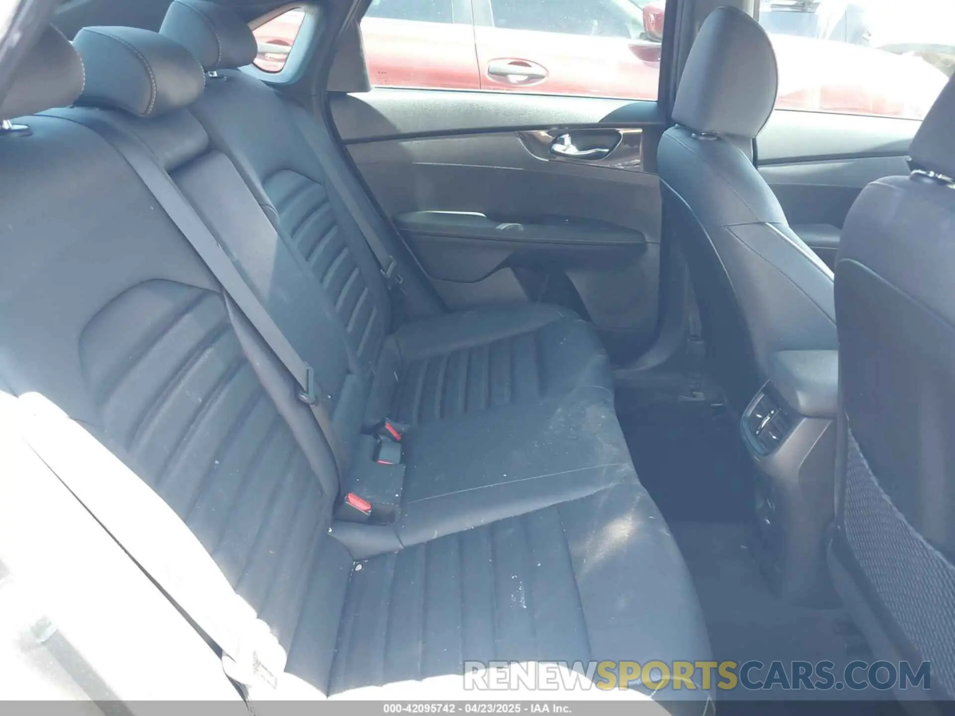 8 Фотография поврежденного автомобиля 3KPF54AD0NE506964 KIA FORTE 2022