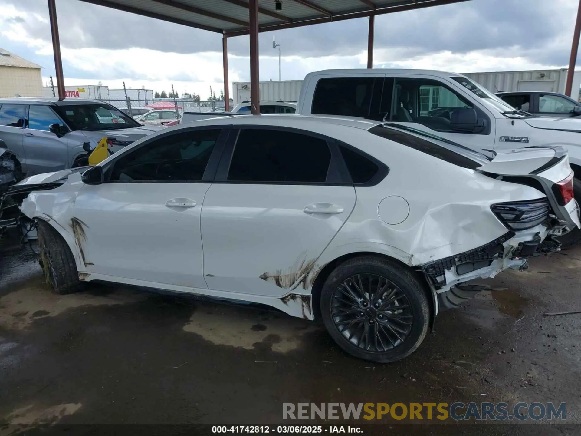 14 Photograph of a damaged car 3KPF54AD1NE455894 KIA FORTE 2022
