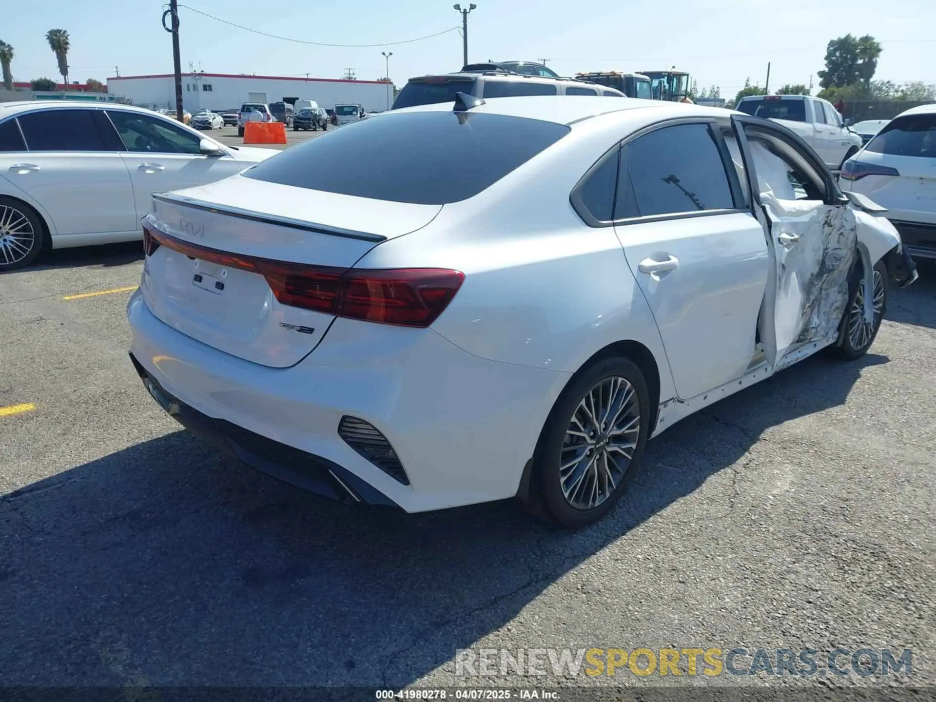 4 Фотография поврежденного автомобиля 3KPF54AD2NE509834 KIA FORTE 2022