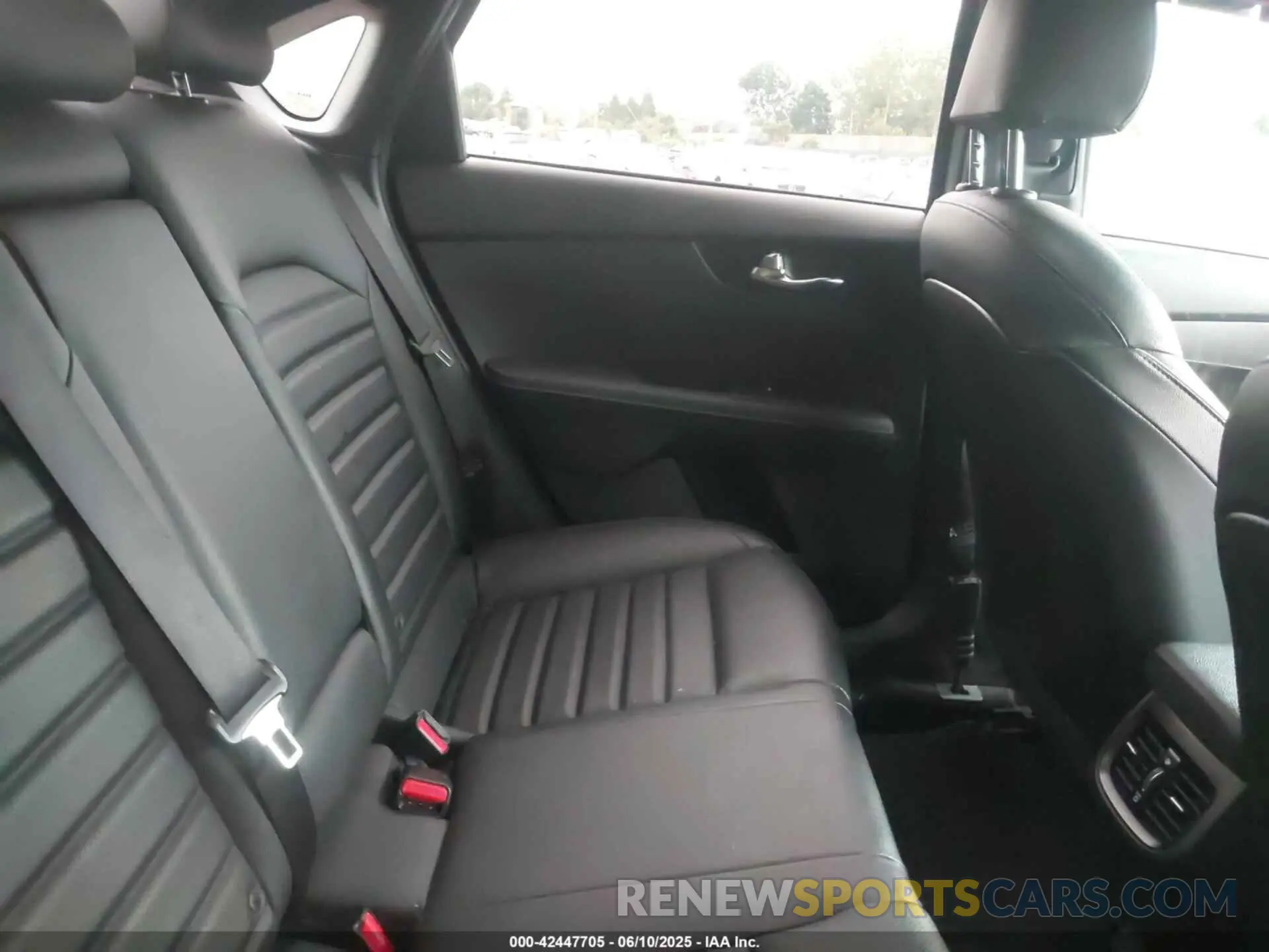 8 Фотография поврежденного автомобиля 3KPF54AD4NE431993 KIA FORTE 2022