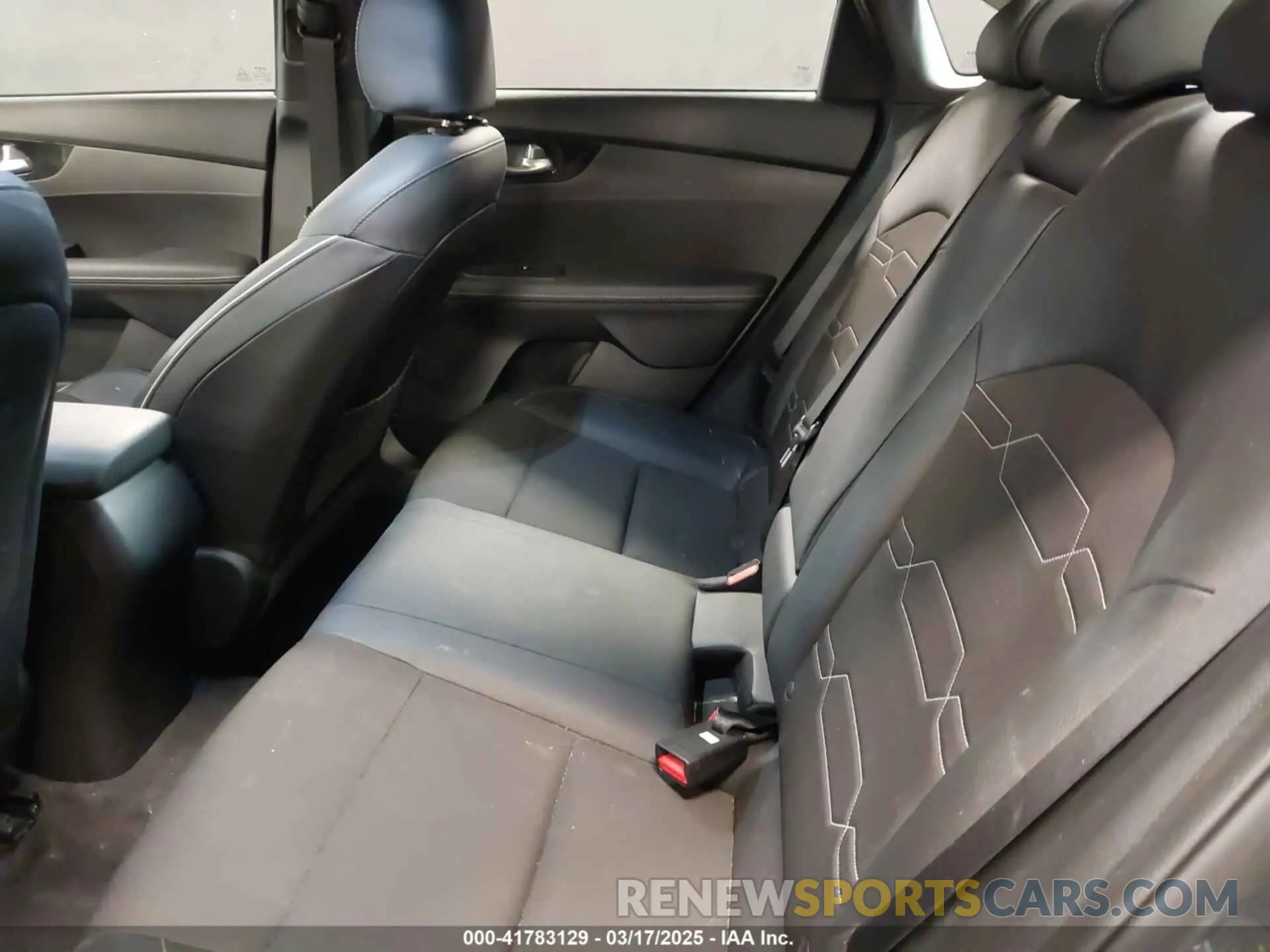 8 Фотография поврежденного автомобиля 3KPF54AD4NE470082 KIA FORTE 2022